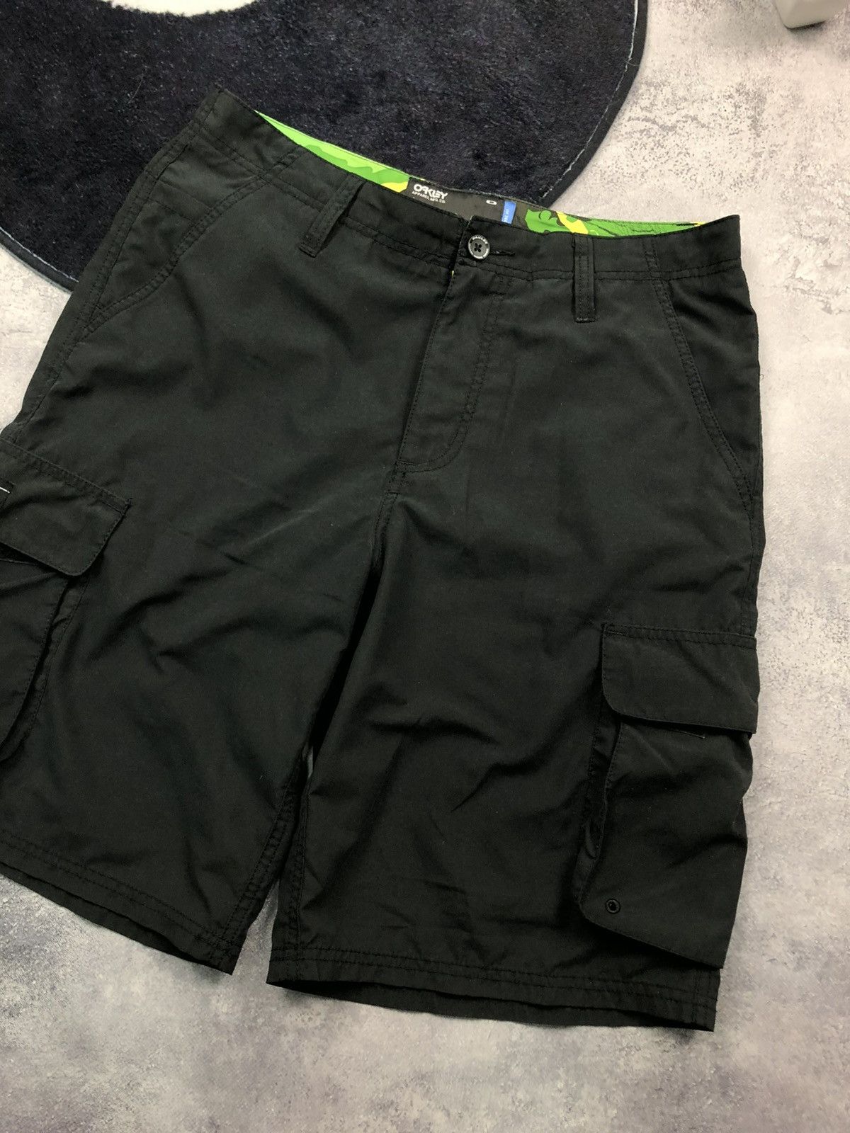 Oakley OAKLEY Hype Cargo Black Shorts Mini Logo Streetwear 31size Size US 31 - 2 Thumbnail