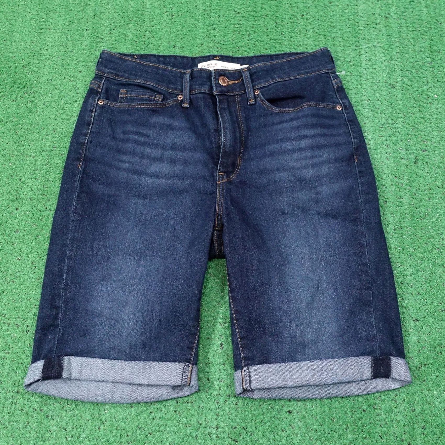 Vintage Levi Strauss Signature Bermuda Shorts Womens Size 4 Blue Denim 28 Waist 9 Inseam Size 27" / US 4 / IT 40 - 2 Thumbnail