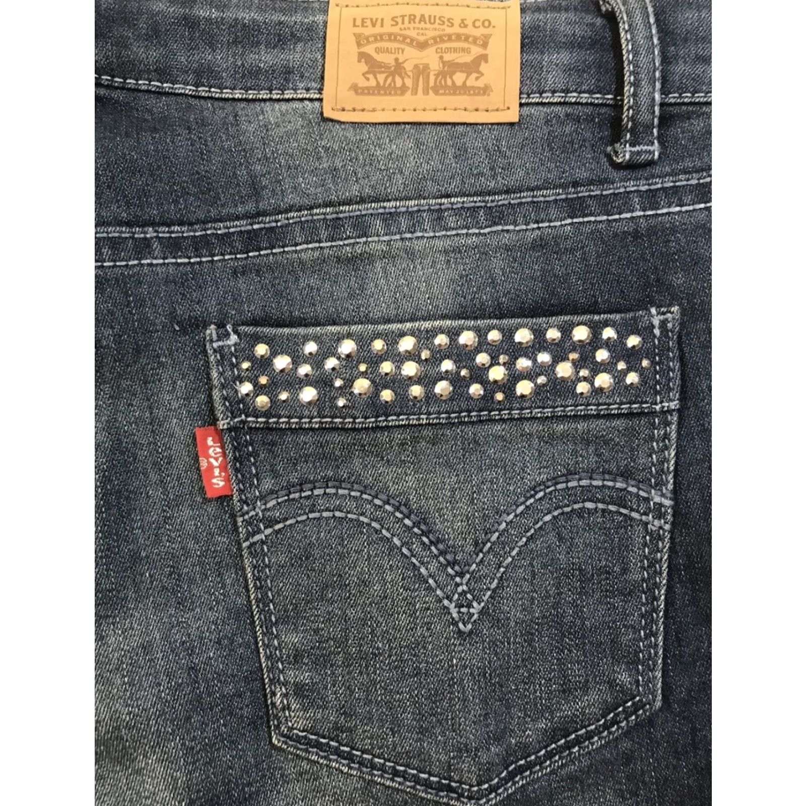 Levi's Levi's Jeans 28x30 Womens 711 Skinny Distressed Look Med Wash Stretch Blue Jeans Size 28" / US 6 / IT 42 - 3 Thumbnail