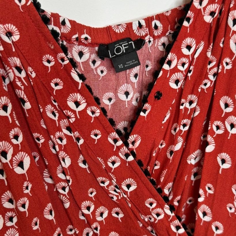Ann Taylor LOFT Ann Taylor Red Floral Sleeveless Belted Shorts Romper Size XS / US 0-2 / IT 36-38 - 2 Thumbnail