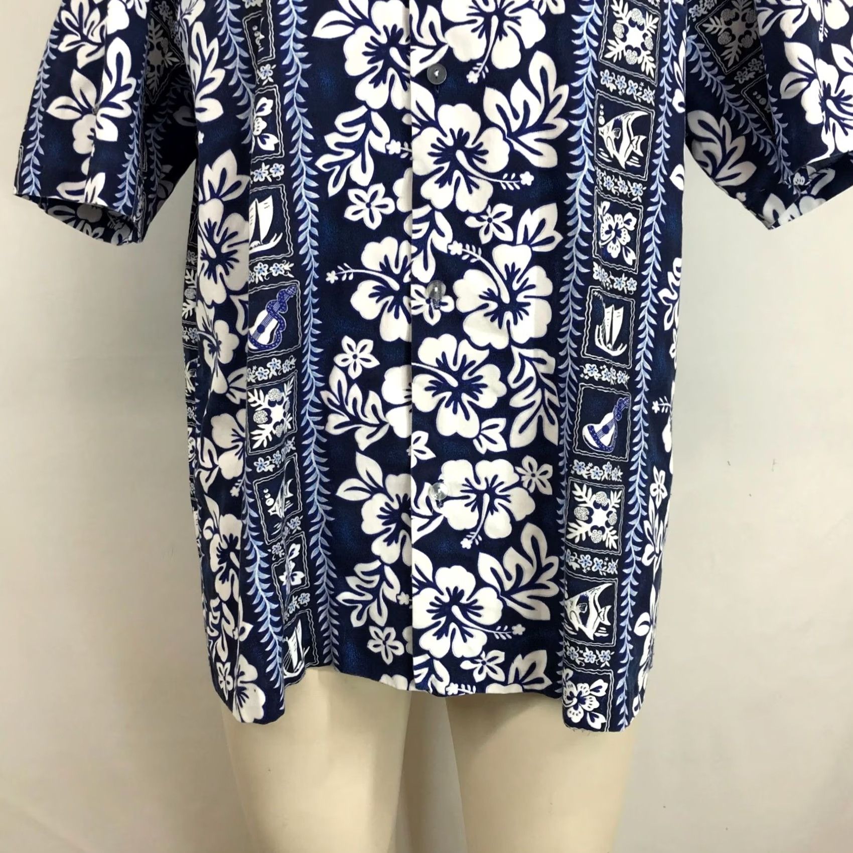 Vintage ROYAL CREATIONS XLARGE BLUE SHORT SLEEVE BUTTON COLLARED HAWAIIAN PRINT Size US 36 / EU 52 - 3 Thumbnail