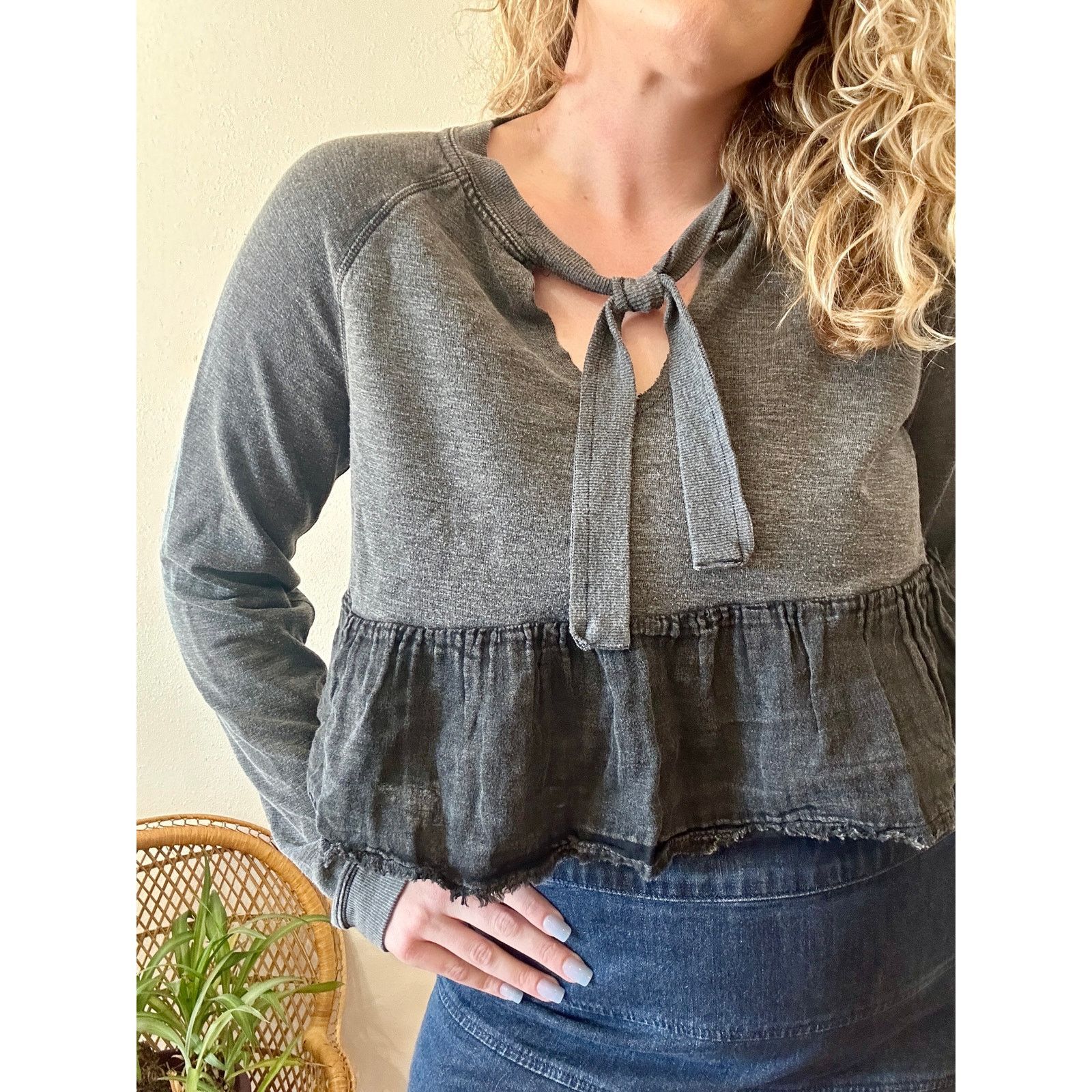 Free People Free People Crop Ruffle Keyhole Top Size Medium Size M / US 6-8 / IT 42-44 - 4 Thumbnail