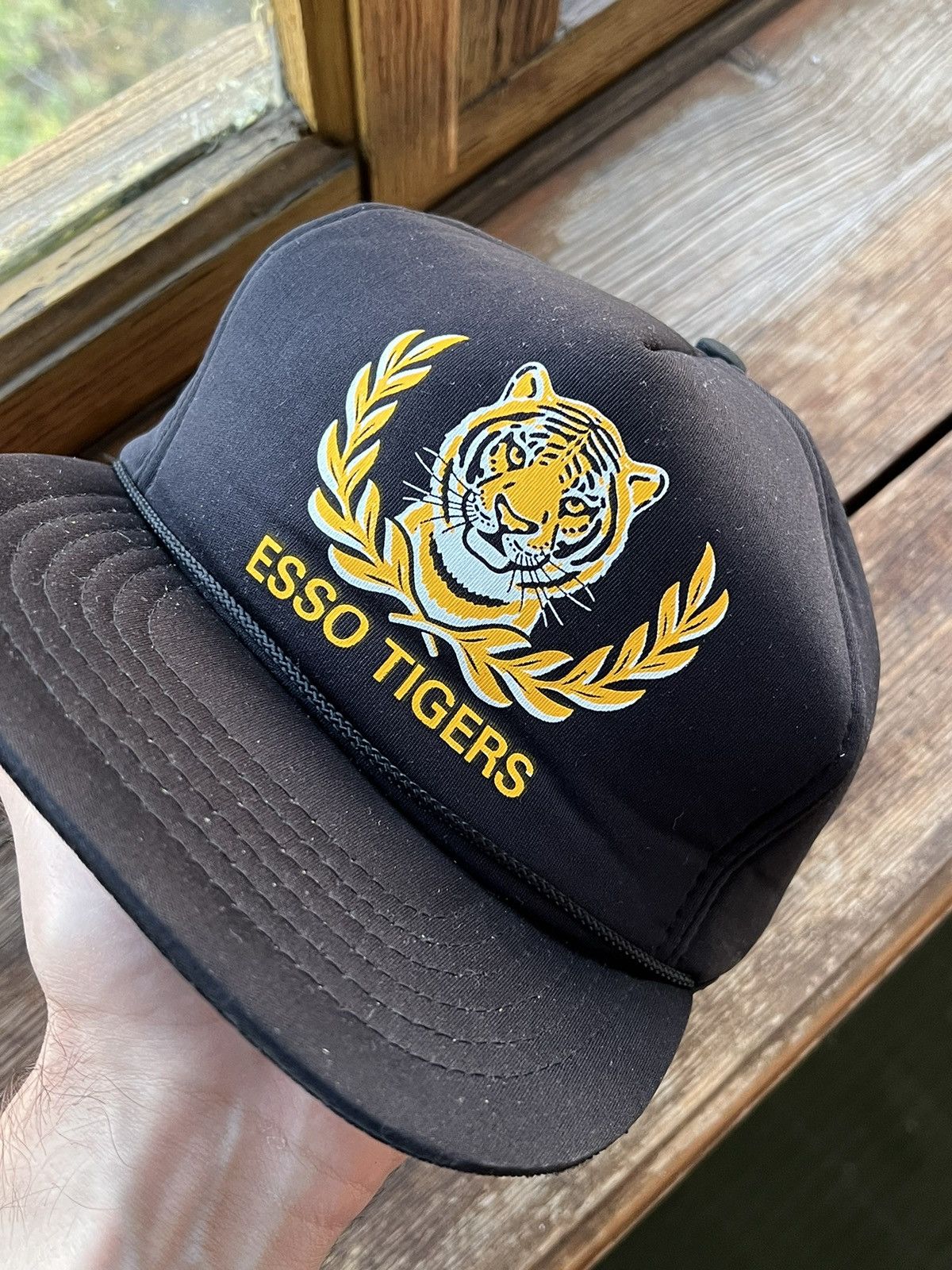 Vintage Vintage Y2K Esso Tiger Trucker Hat Yellow Size ONE SIZE - 4 Thumbnail