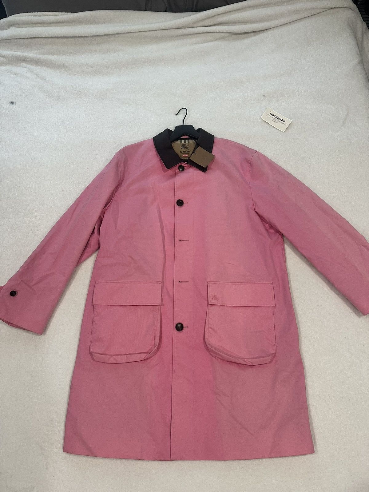 Burberry × Supreme Supreme X Burberry, pink trenchcoat size XL brand new Size US XL / EU 56 / 4 - 3 Thumbnail