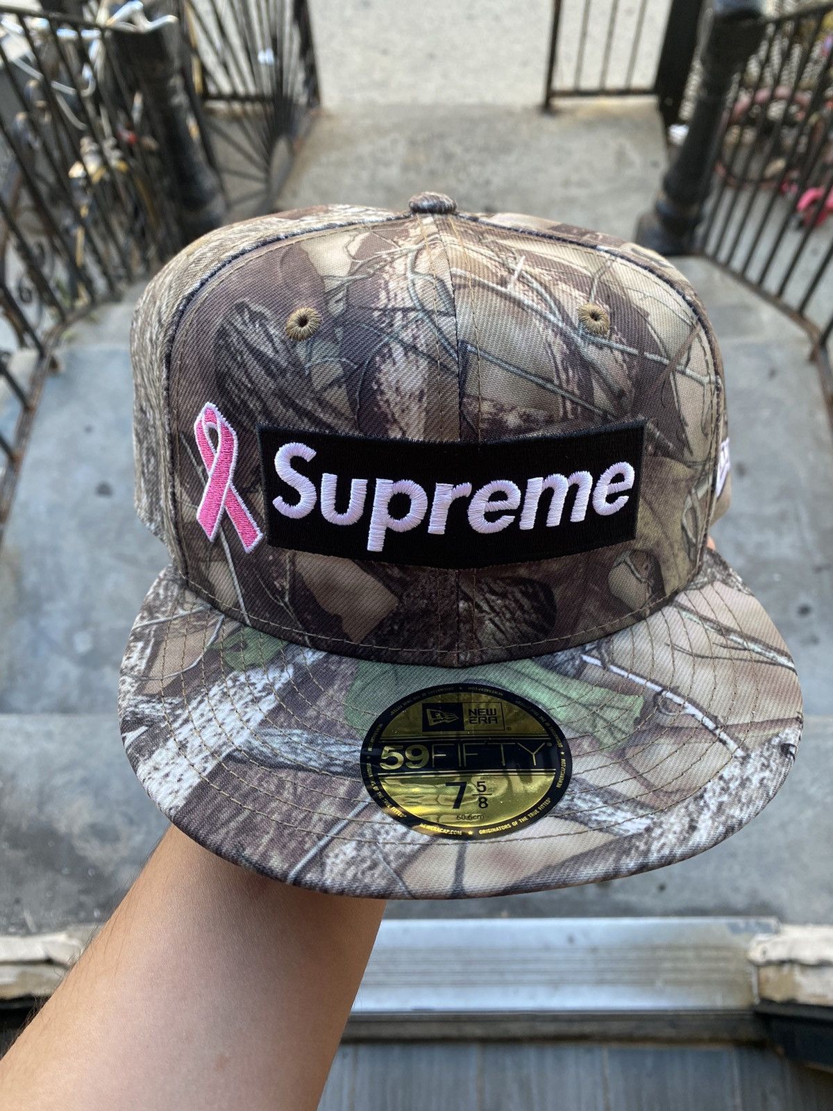 Supreme Supreme New Era Breast Cancer Awareness Box Logo Fitted 75/8 Size ONE SIZE - 1 Thumbnail