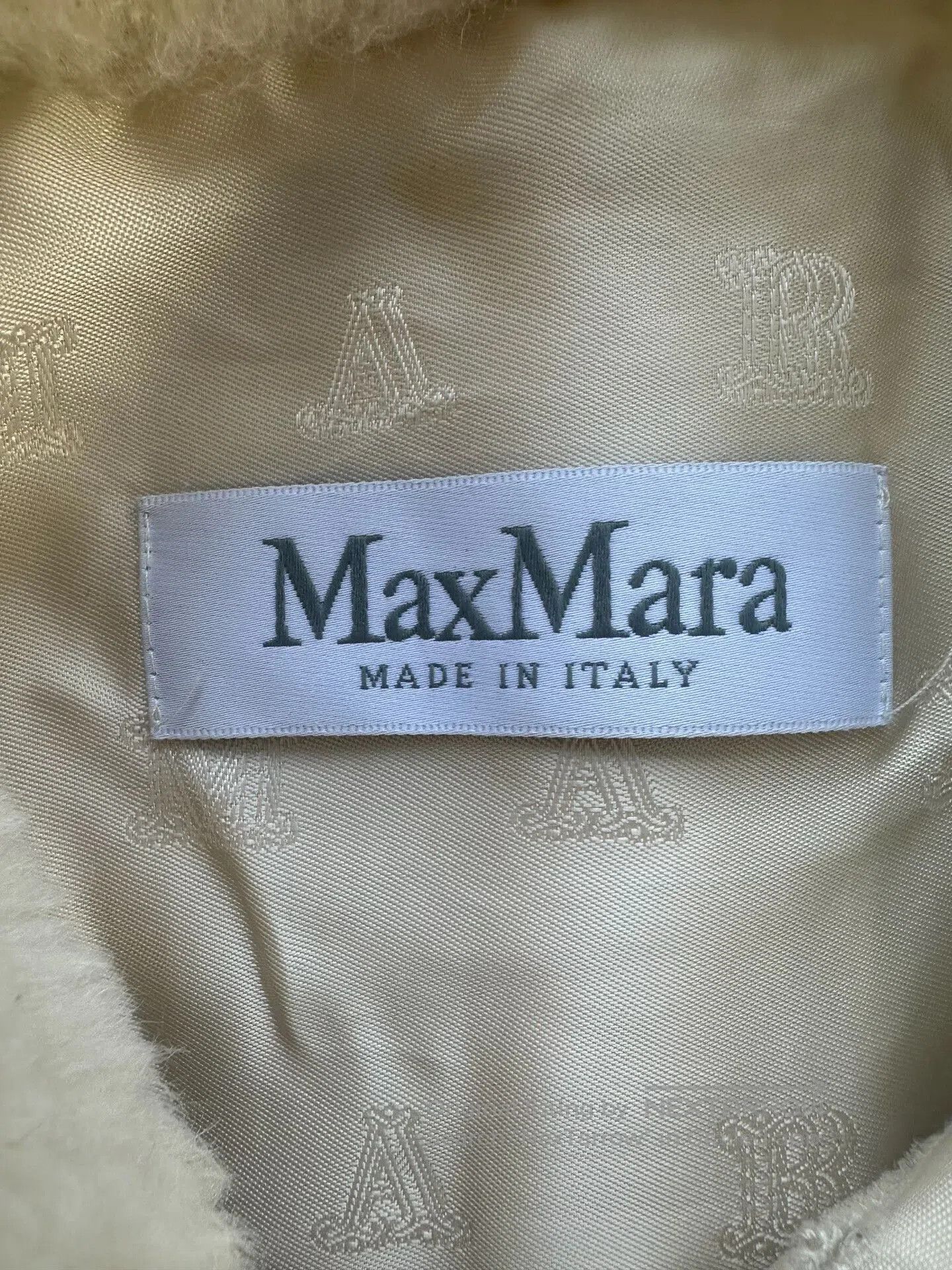 Max Mara MaxMara White Teddy Cape Cloak. Size XXS / US 00 / IT 34 - 5 Thumbnail
