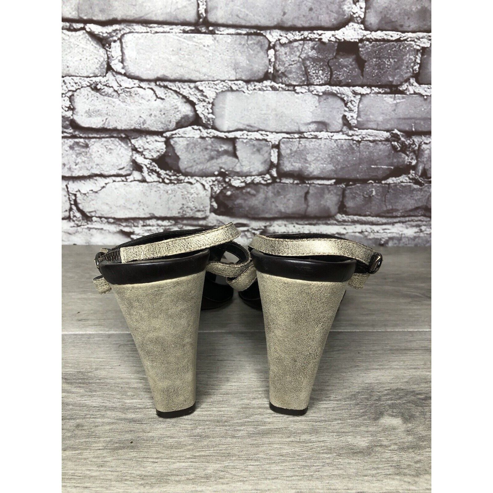 Donald Pliner Donald J. Pliner Peggy Gray Shimmer Leather T- Strap Heels S Size US 11 / IT 41 - 22 Thumbnail