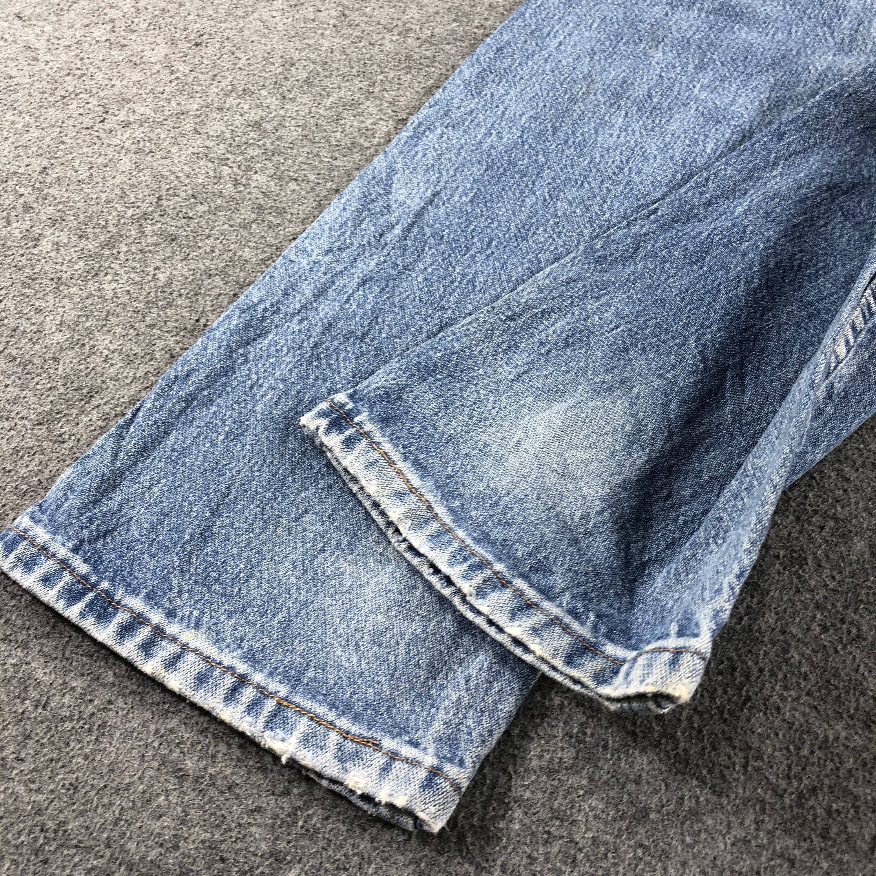 Vintage Blue Wash Wrangler Jeans-J2511