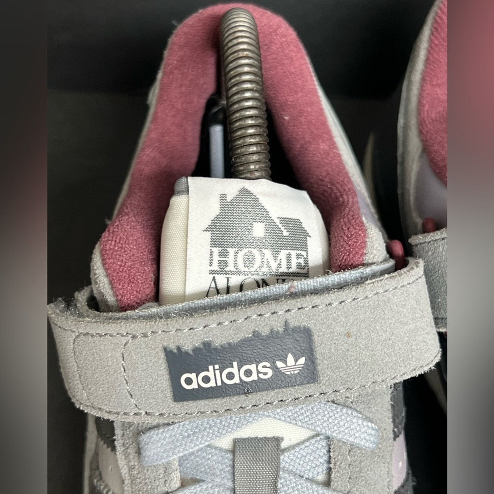 Adidas Adidas Men's Forum 84 Low Home Alone 2 “Pigeon Lady” ID4328 Size US 6.5 / EU 39-40 - 8 Thumbnail