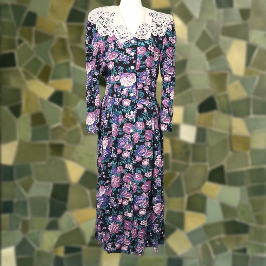 Vintage VINTAGE 80s black purple green floral maxi dress crochet collar Shirt Dress M Adults Women's 1980s casual arts & crafts pockets Size M / US 6-8 / IT 42-44 - 1 Thumbnail