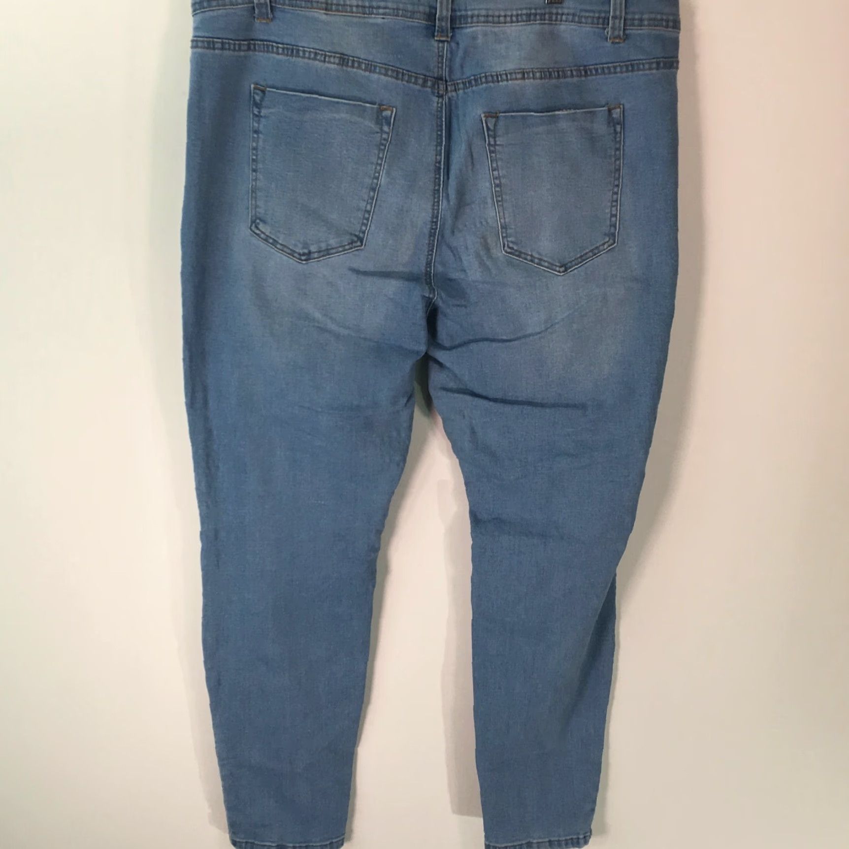 Forever 21 FOREVER 21 Plus Skinny Jeans Distressed Blue Size 18 30" Inseam Mid Rise Womens Size 40" / US 18 - 2 Thumbnail