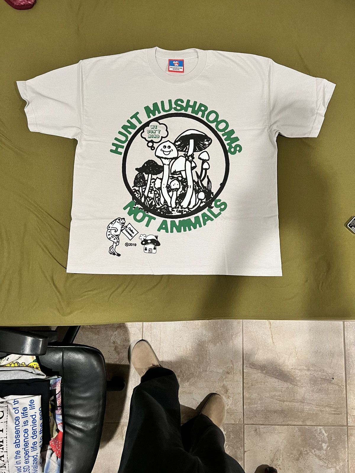 image of Online Ceramics Hunt Mushrooms Size XL in Beige, Men's