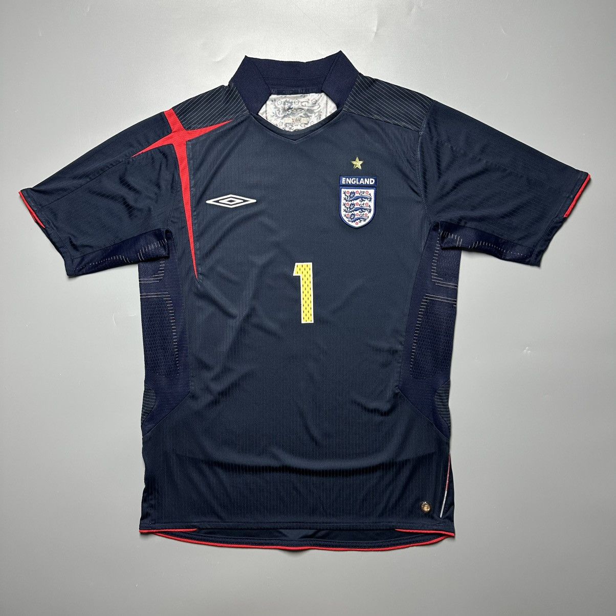 Umbro ENGLAND UMBRO 2006 WORLD CUP FOOTBALL GK JERSEY #1 JAMES Size US M / EU 48-50 / 2 - 2 Thumbnail