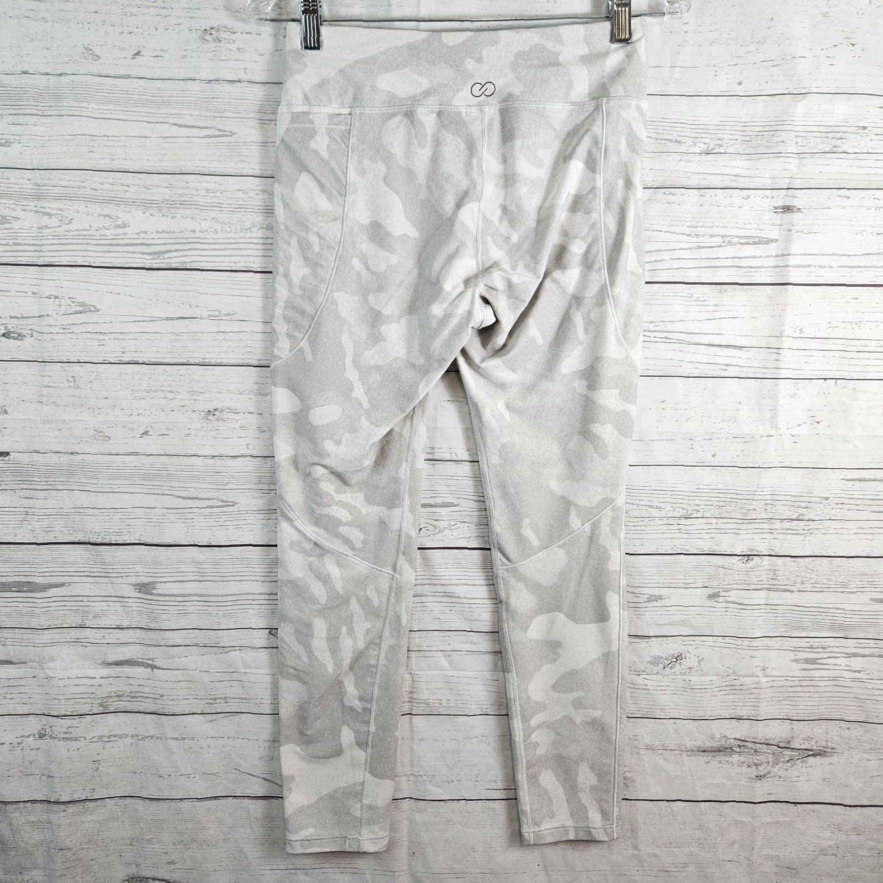 Vintage Calia Womens Cropped Leggings Sz M Gray Camo Pockets Mid Rise Activewear - Leggings Womens M Gray Camouflage Cropped with Pockets Size 32" / US 10 / IT 46 - 3 Thumbnail