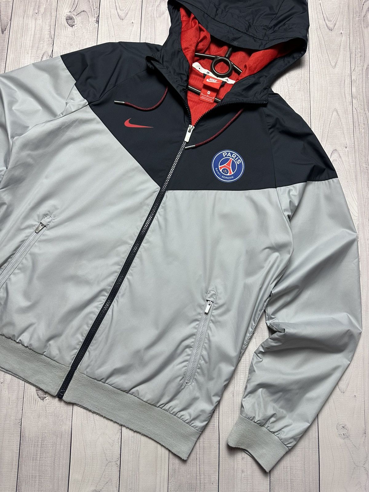 Vintage Vintage Nike PSG soccer jacket Windrunner size M Size US M / EU 48-50 / 2 - 2 Thumbnail