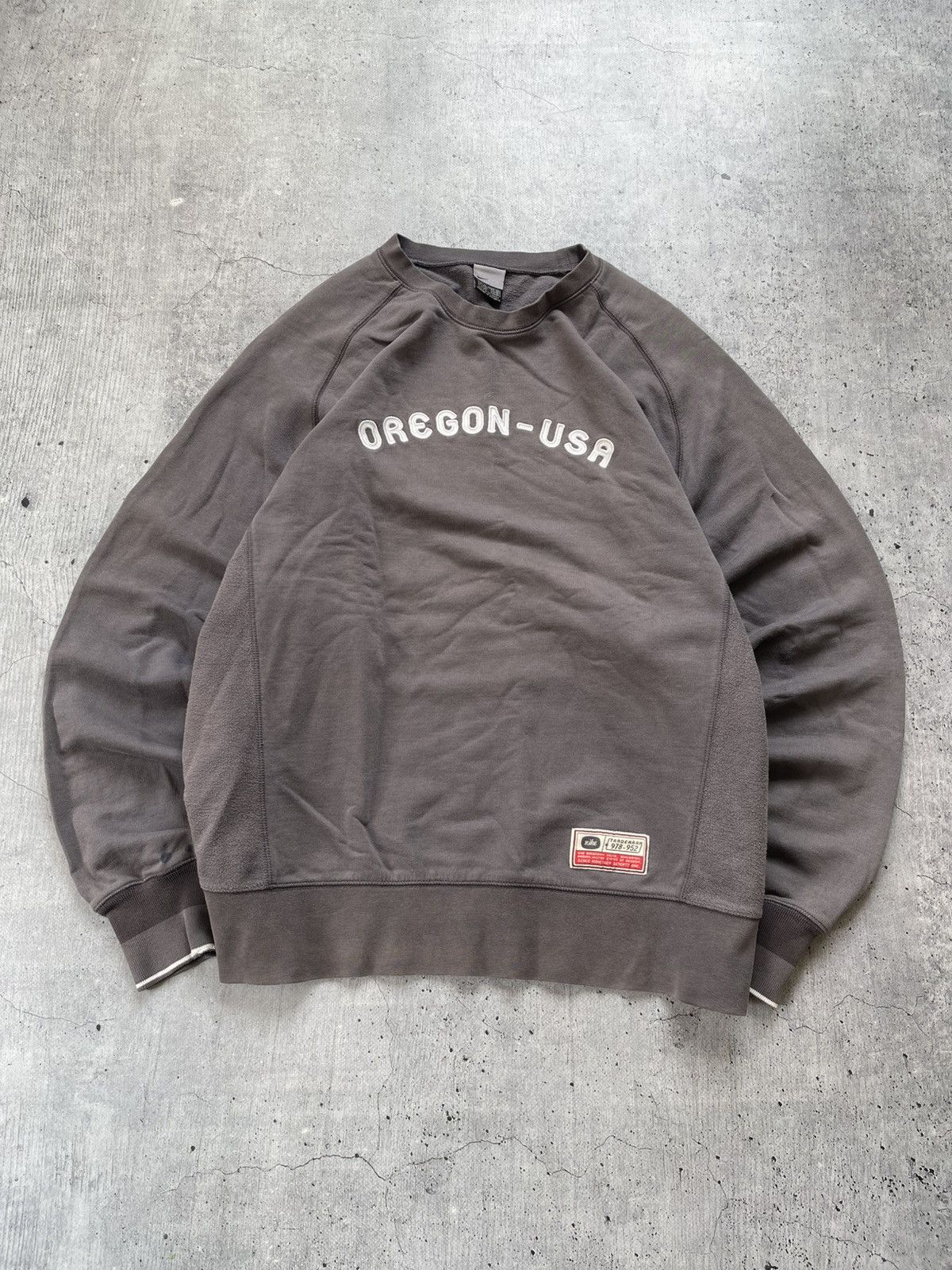 Nike × Vintage 🇺🇸 NIKE OREGON USA RETRO SWOOSH LOGO Y2K 90’s CREWNECK Size US XL / EU 56 / 4 - 2 Thumbnail