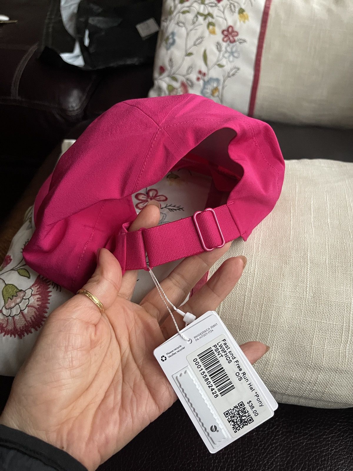 Lululemon Lululemon fast and free pony tail running hat NWT in PSNT Size ONE SIZE - 6 Thumbnail