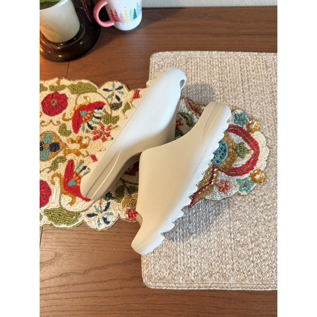 Yeezy YZY YS-01 Cream Yeezy Slides Pure Size US 8 / EU 41 - 7 Thumbnail