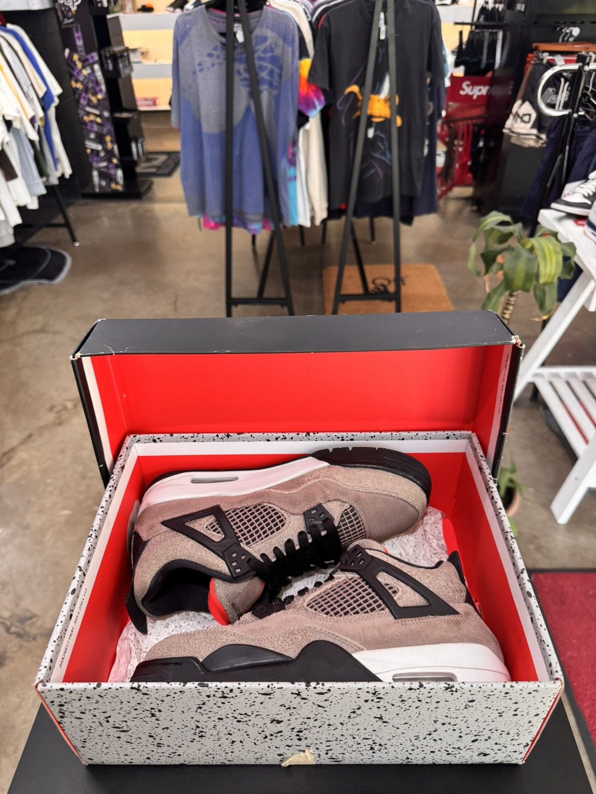 Jordan Brand Air Jordan 4 Taupe Haze Size 6.5Y (2021) Size US 6.5 / EU 39-40 - 11 Thumbnail