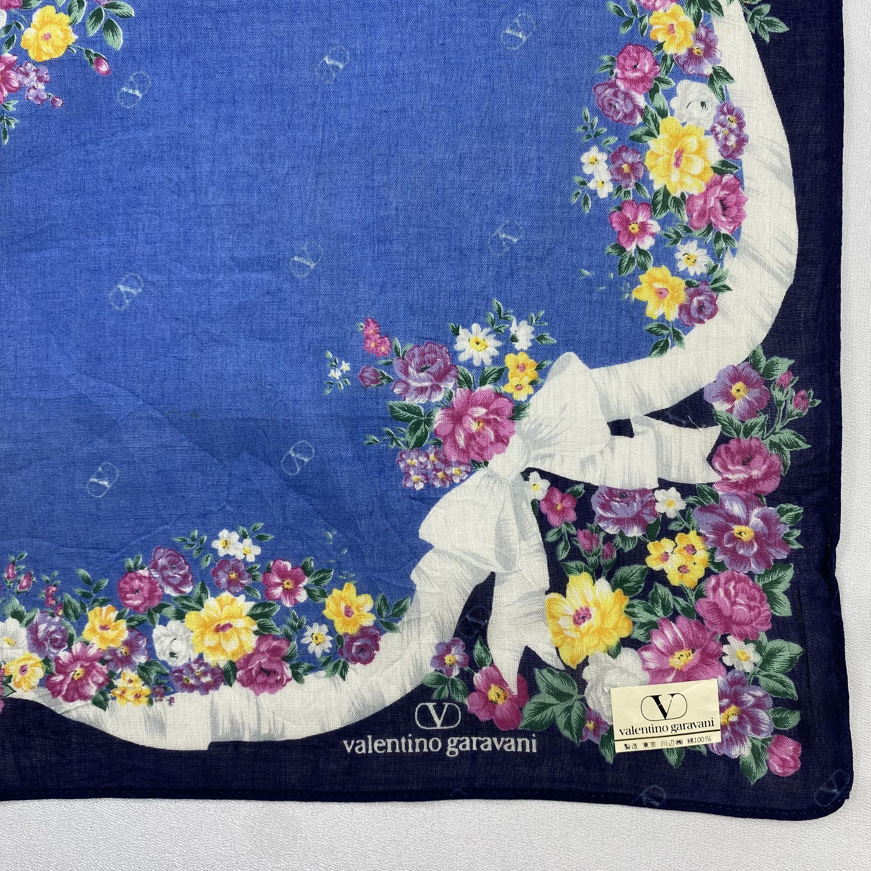 Valentino × Vintage NWT Valentino Garavani Handkerchief / Neckerchief-P1306 Size ONE SIZE - 3 Thumbnail