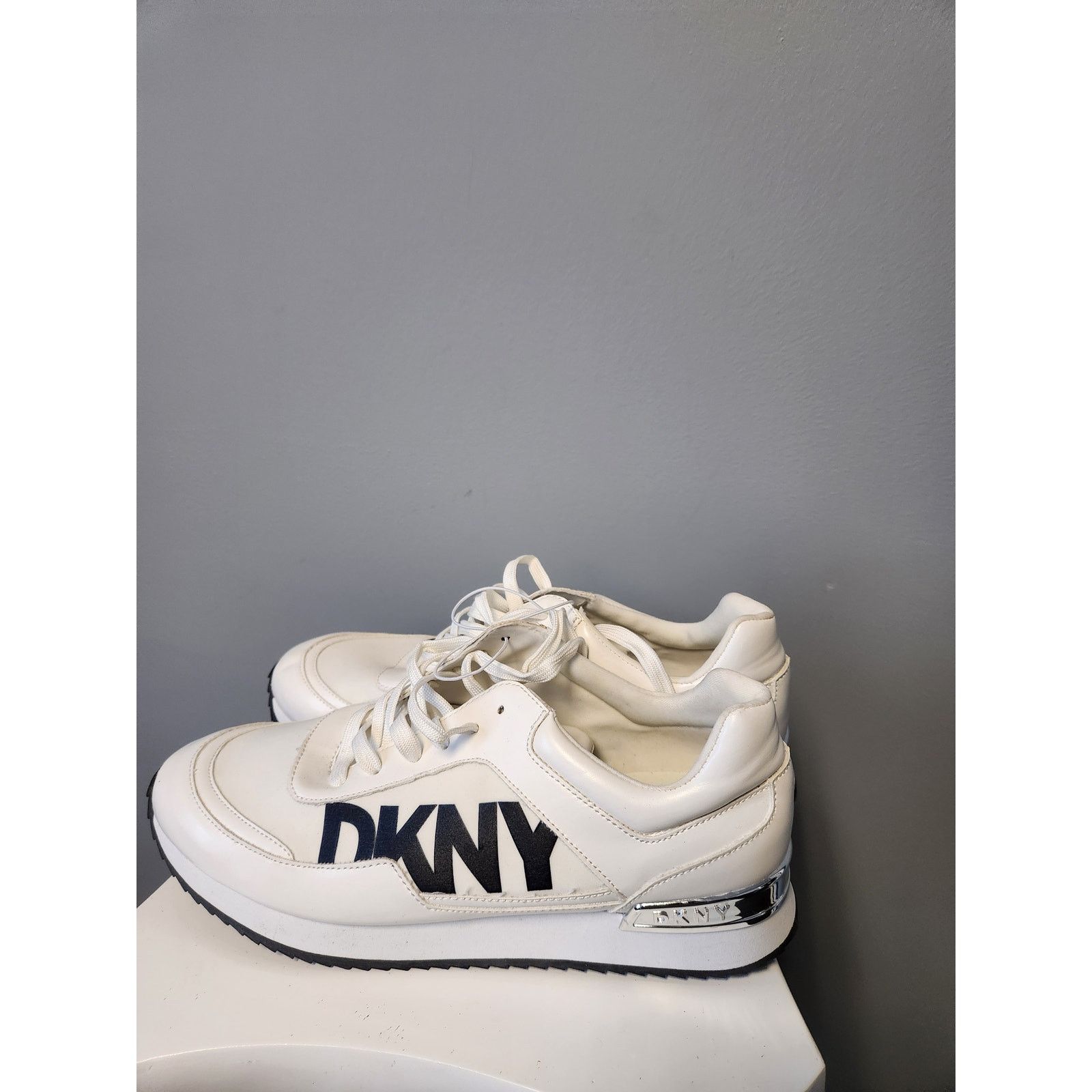 DKNY NWOT DKNY Athletic Sneakers White Size 11 Size US 11 / IT 41 - 2 Thumbnail