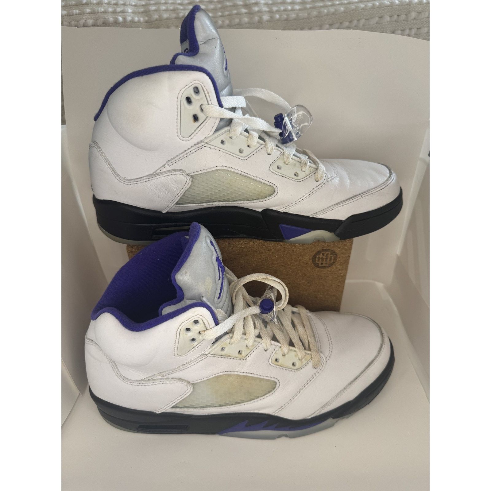 Jordan Brand Air Jordan 5 Retro Shoes White Dark Concord Black W OG Box Size US 10 / EU 43 - 1 Thumbnail
