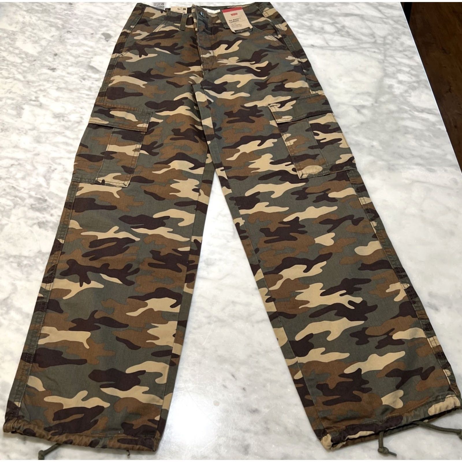 Levi's Levi's Women ’94 Baggy 25x30 Camo Cargo Mid Rise Loose Hip Thigh Adjust Hem NWT Jeans Shirt Size ONE SIZE - 2 Thumbnail