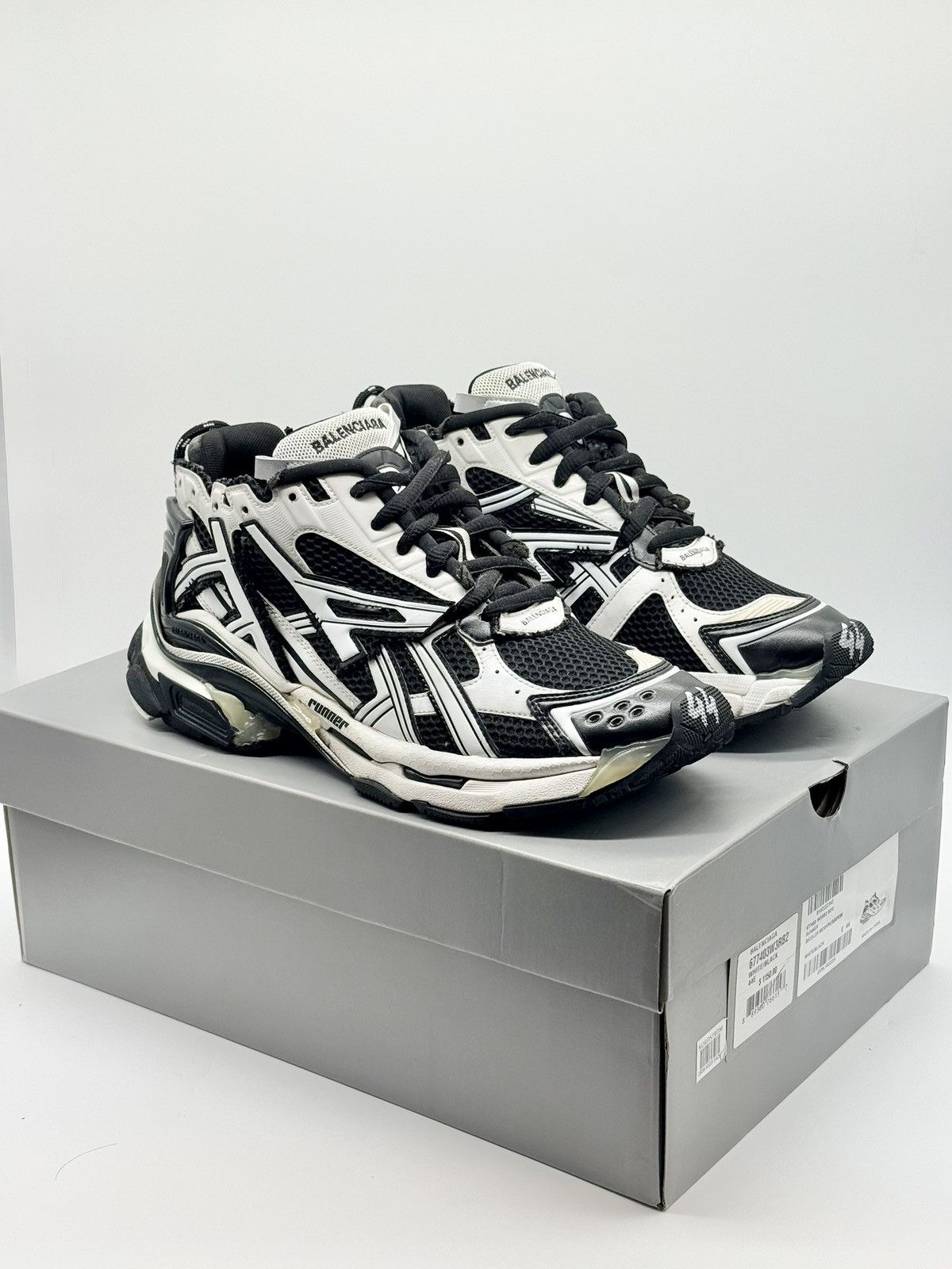 Balenciaga Size 11 - Balenciaga Runner Black White Size US 11 / EU 44 - 1 Thumbnail