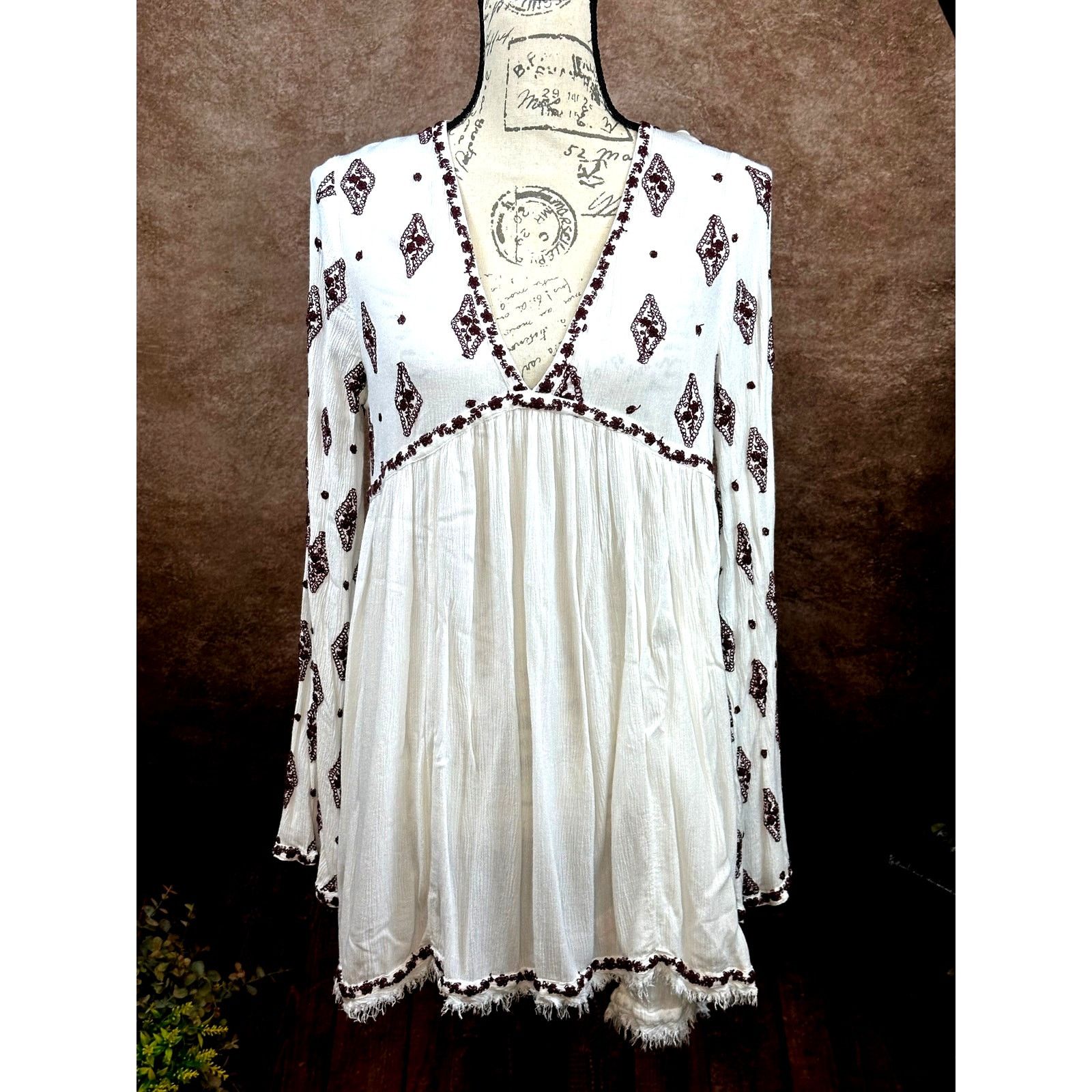 Free People Free People Diamond Embroidered Deep V Top Mini Dress size S Size S / US 4 / IT 40 - 3 Thumbnail