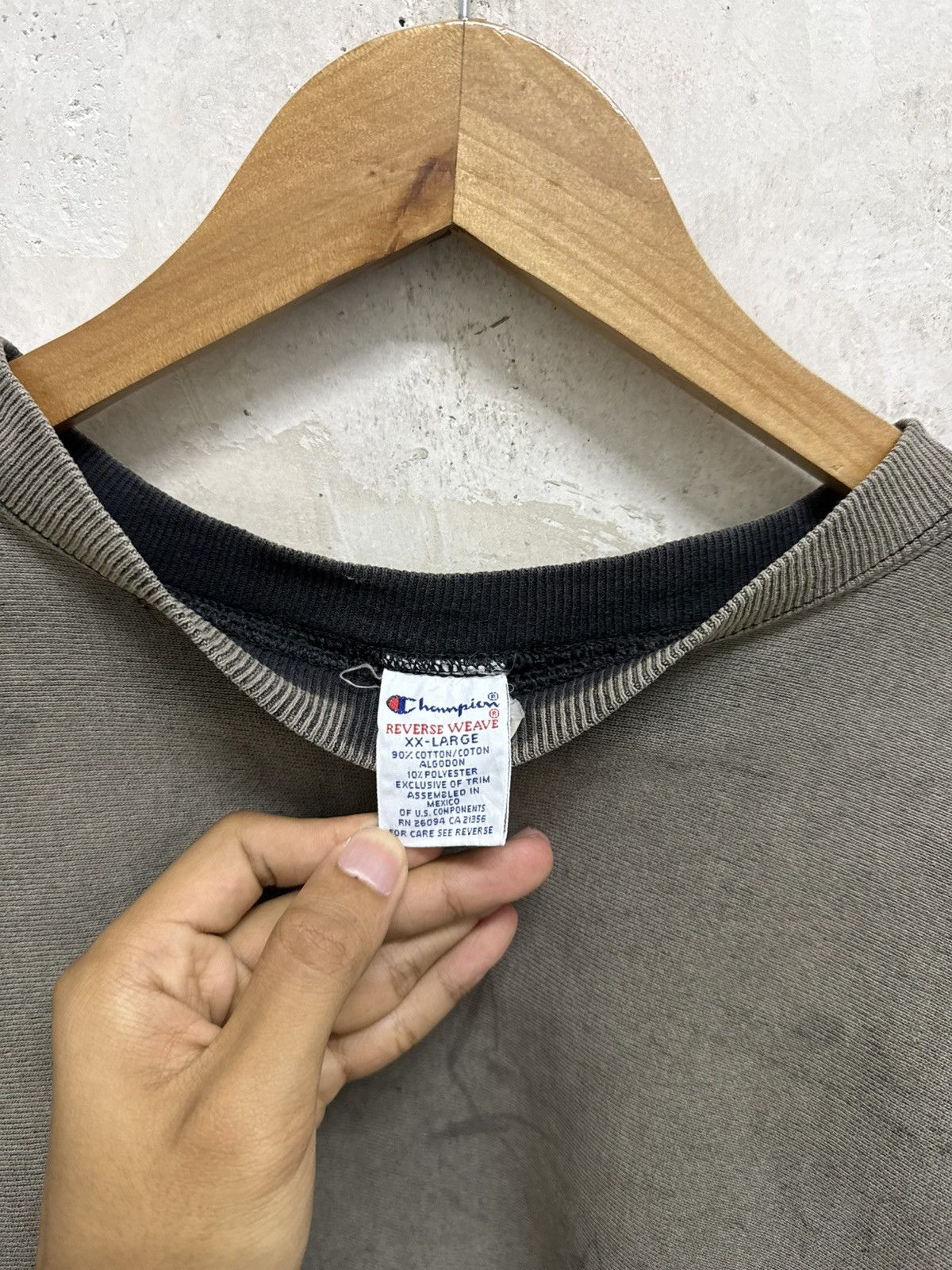 Champion Vintage 90’s Distressed Champion Reverse Weave Crewneck Size US XXL / EU 58 / 5 - 5 Thumbnail