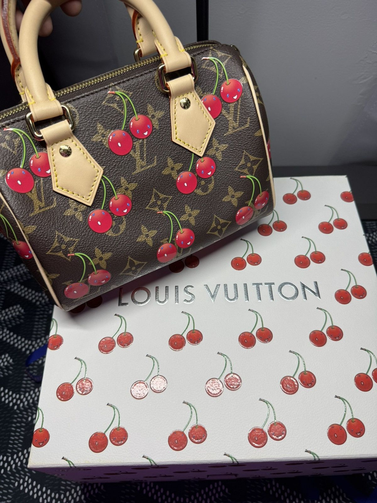 Louis Vuitton × Takashi Murakami Louis Vuitton x TM 2025 Cherry 🍒 Speedy 20 Bandouliere ⭐️ Size ONE SIZE - 1 Thumbnail