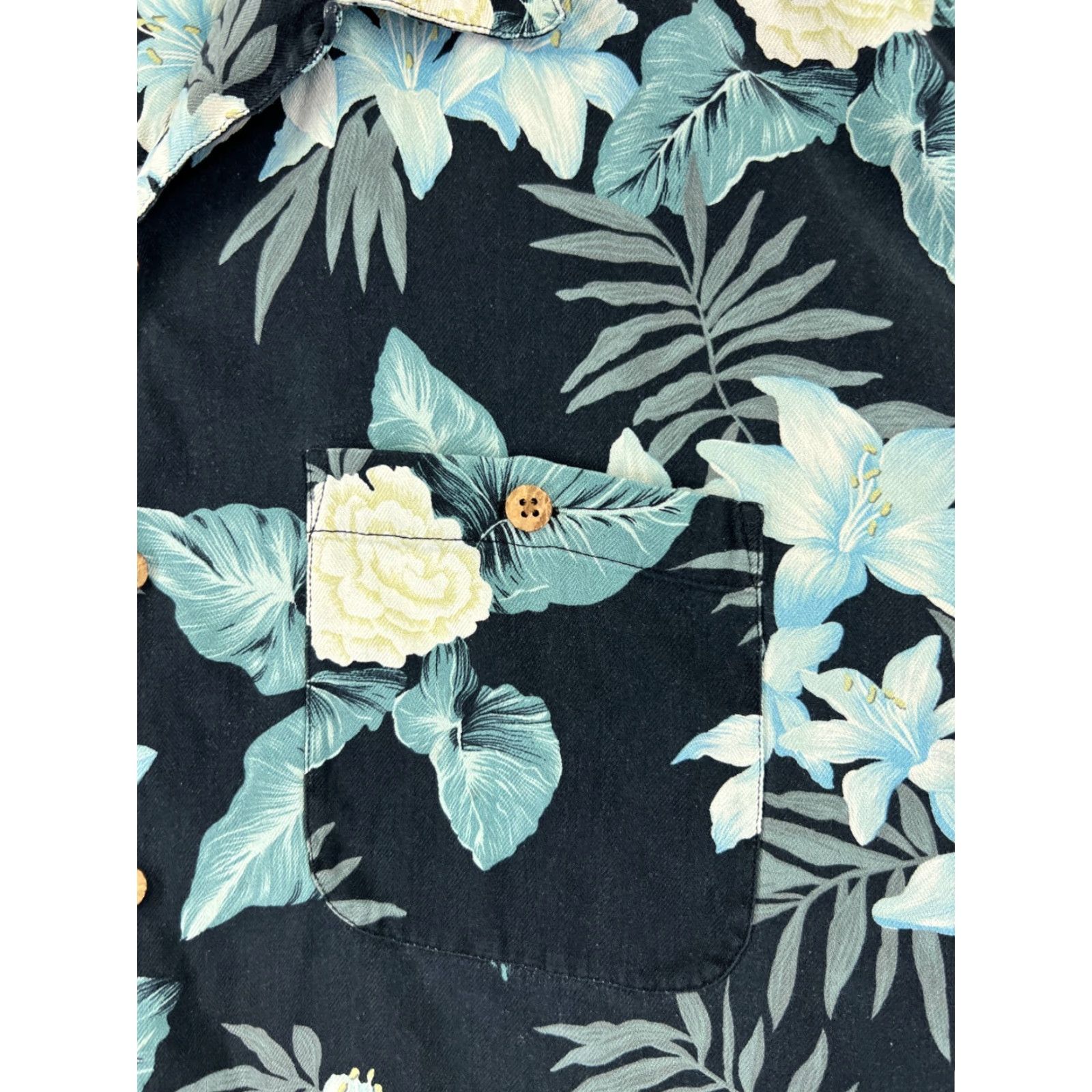 Vintage Wff Shirt Mens 2XL Black Floral Hawaiian Button Up Silk Pocket Classic Aloha Beach Resort Vacation Casual Size US XXL / EU 58 / 5 - 6 Thumbnail
