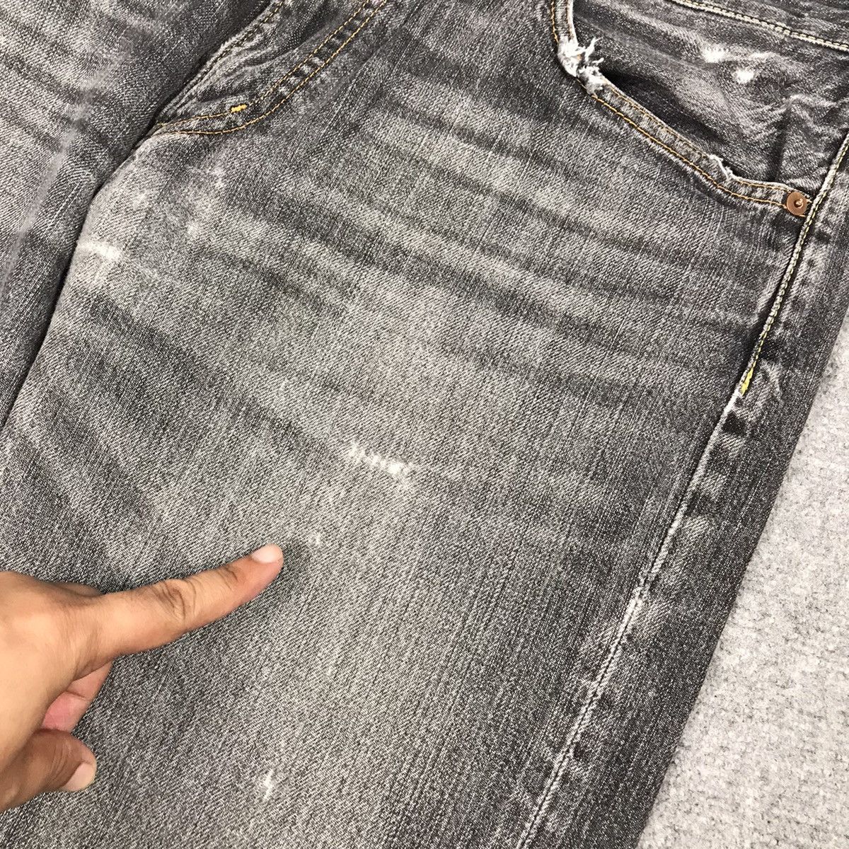 Japanese Brand × Jun Takahashi Distressed Uniqlo japan denim Black faded pants Size US 36 / EU 52 - 6 Thumbnail