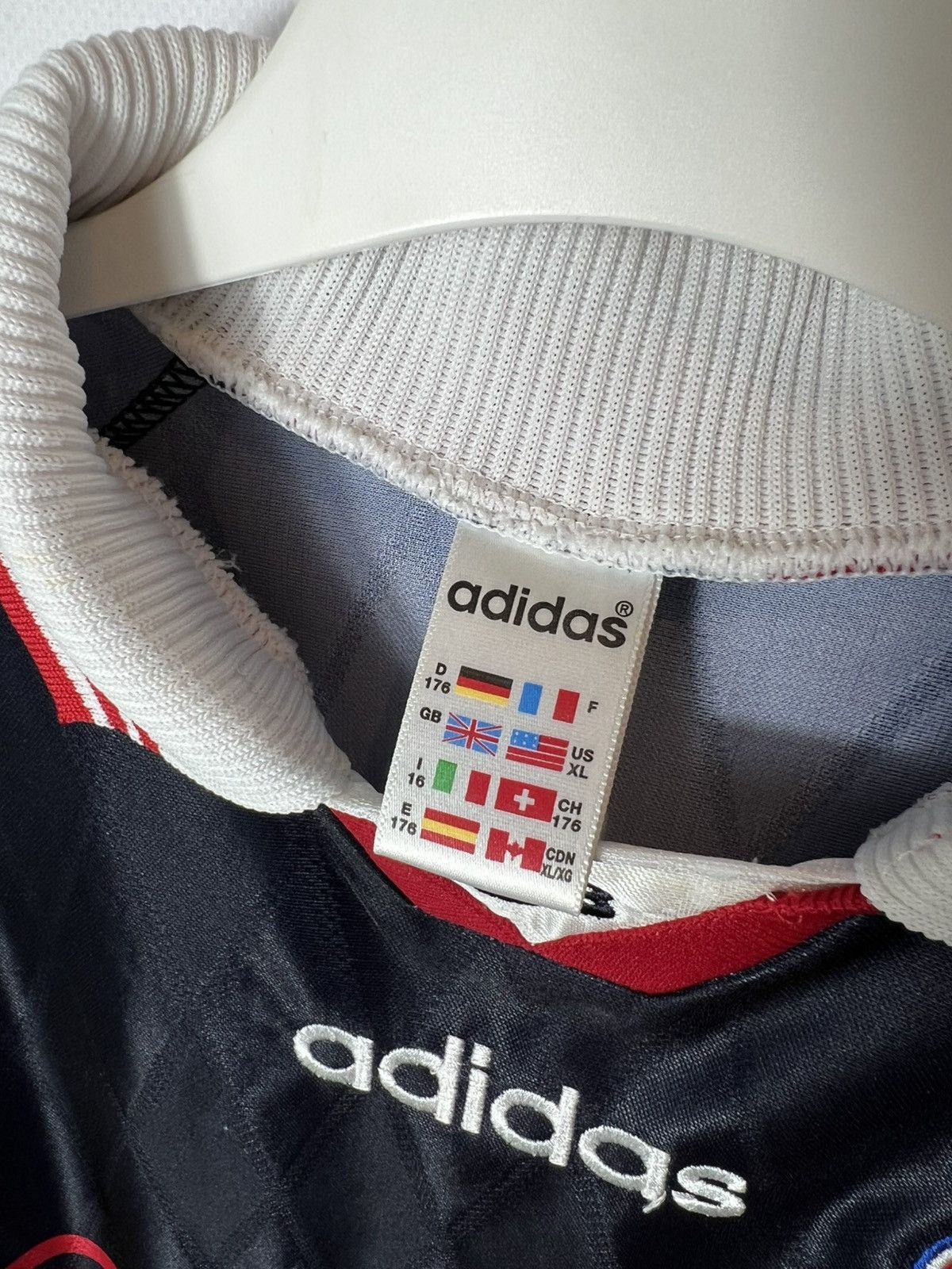 Adidas Vintage 97/98 Adidas Bayern Munich Soccer Jersey Sz Boys XL Size US S / EU 44-46 / 1 - 9 Thumbnail