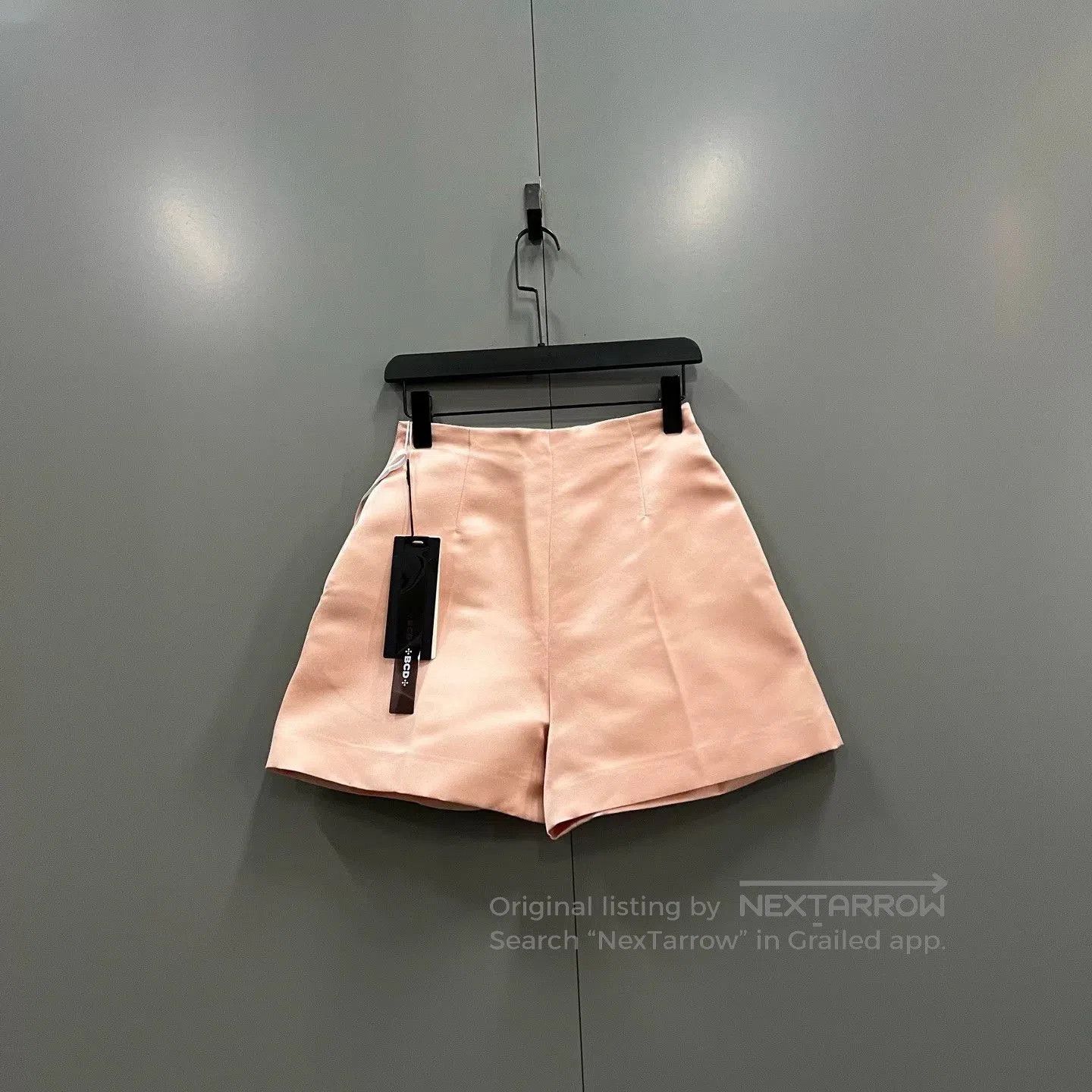 Fendi Fendi High-Waist Solid Color Shorts. Size 37" - 2 Thumbnail