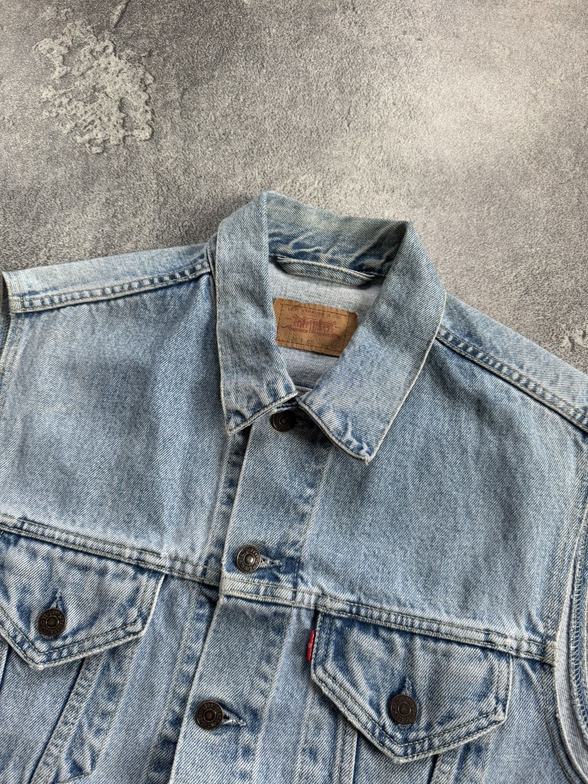 Levi's Vintage Clothing Levi’s XL 70401 02 1983 denim retro vest sleeveless jacket Size US XL / EU 56 / 4 - 11 Thumbnail