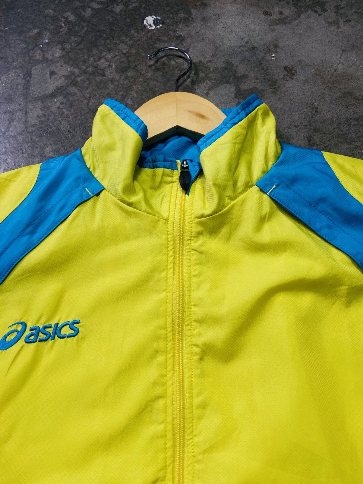 Asics Vintage Asics Windbreaker Light Jacket Size US L / EU 52-54 / 3 - 10 Thumbnail