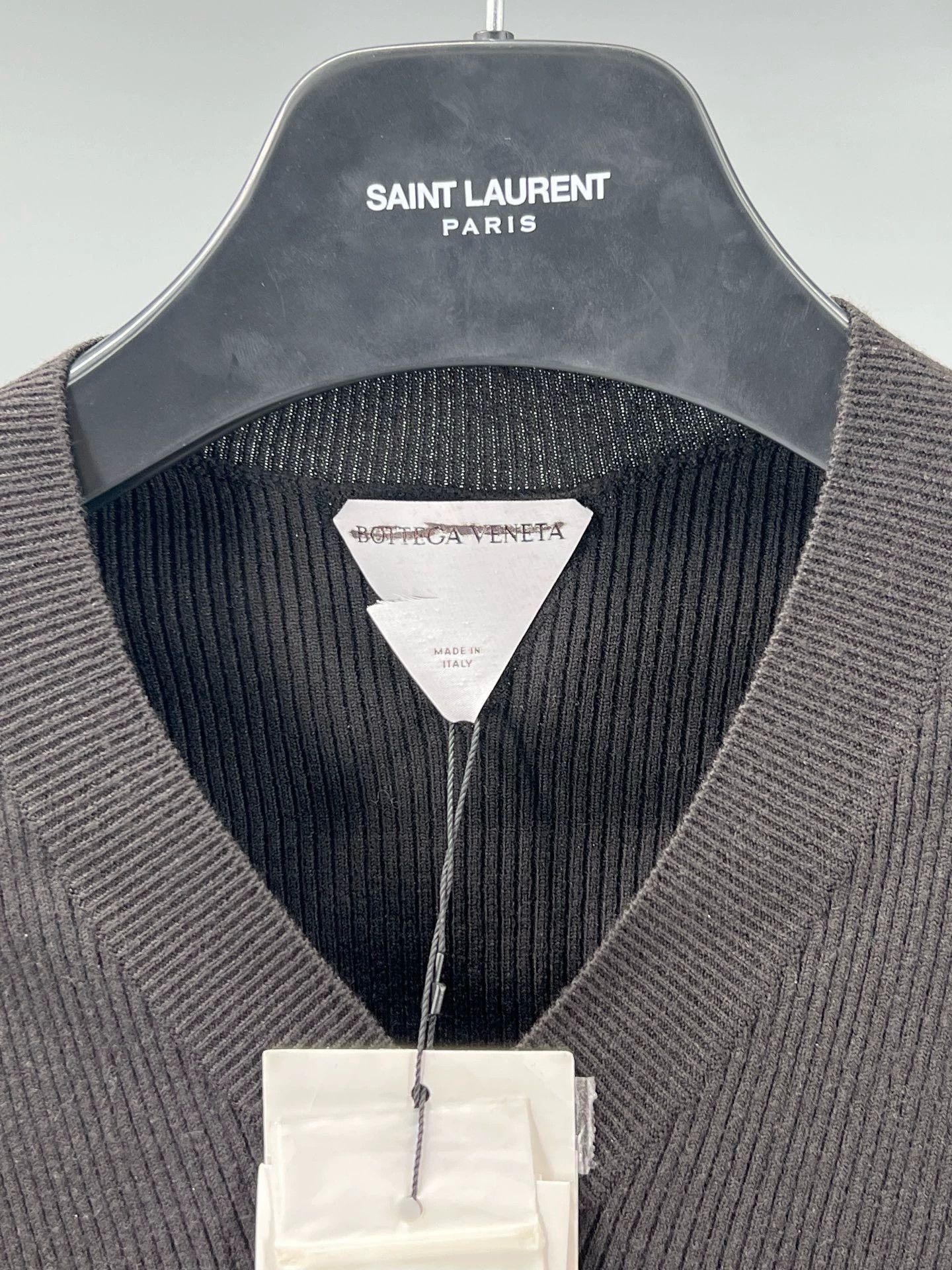 Bottega Veneta black wool blend v-neck knit sweater Size US S / EU 44-46 / 1 - 2 Thumbnail