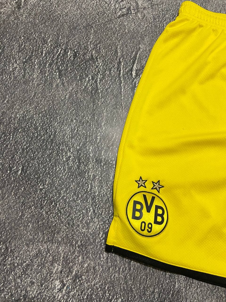 Puma Puma Borussia Dortmund football shorts Size US 32 / EU 48 - 2 Thumbnail