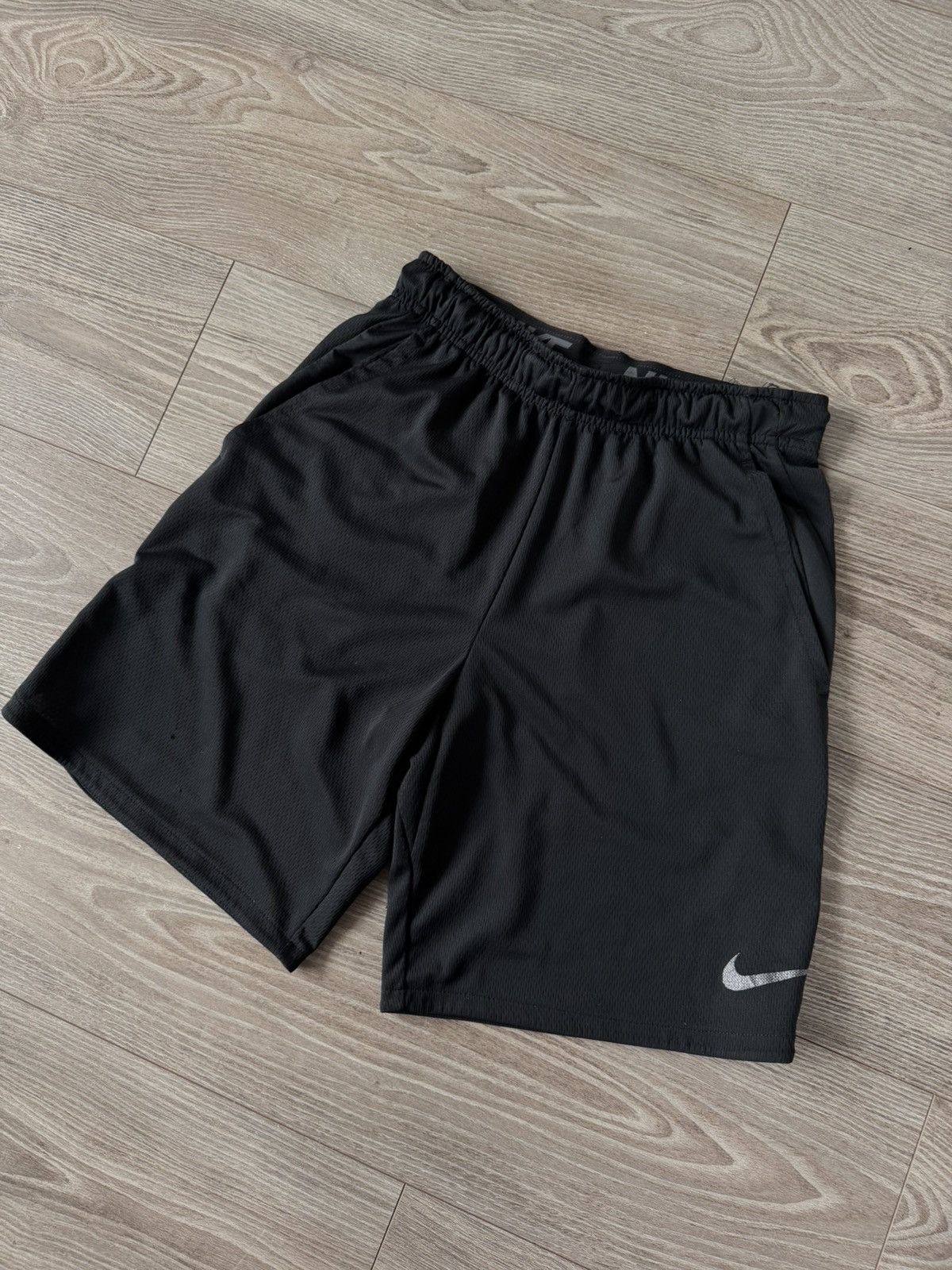 Nike Nike Running Division Reflective Swoosh Dri-Fit ADV 4 Shorts Size US 32 / EU 48 - 12 Thumbnail