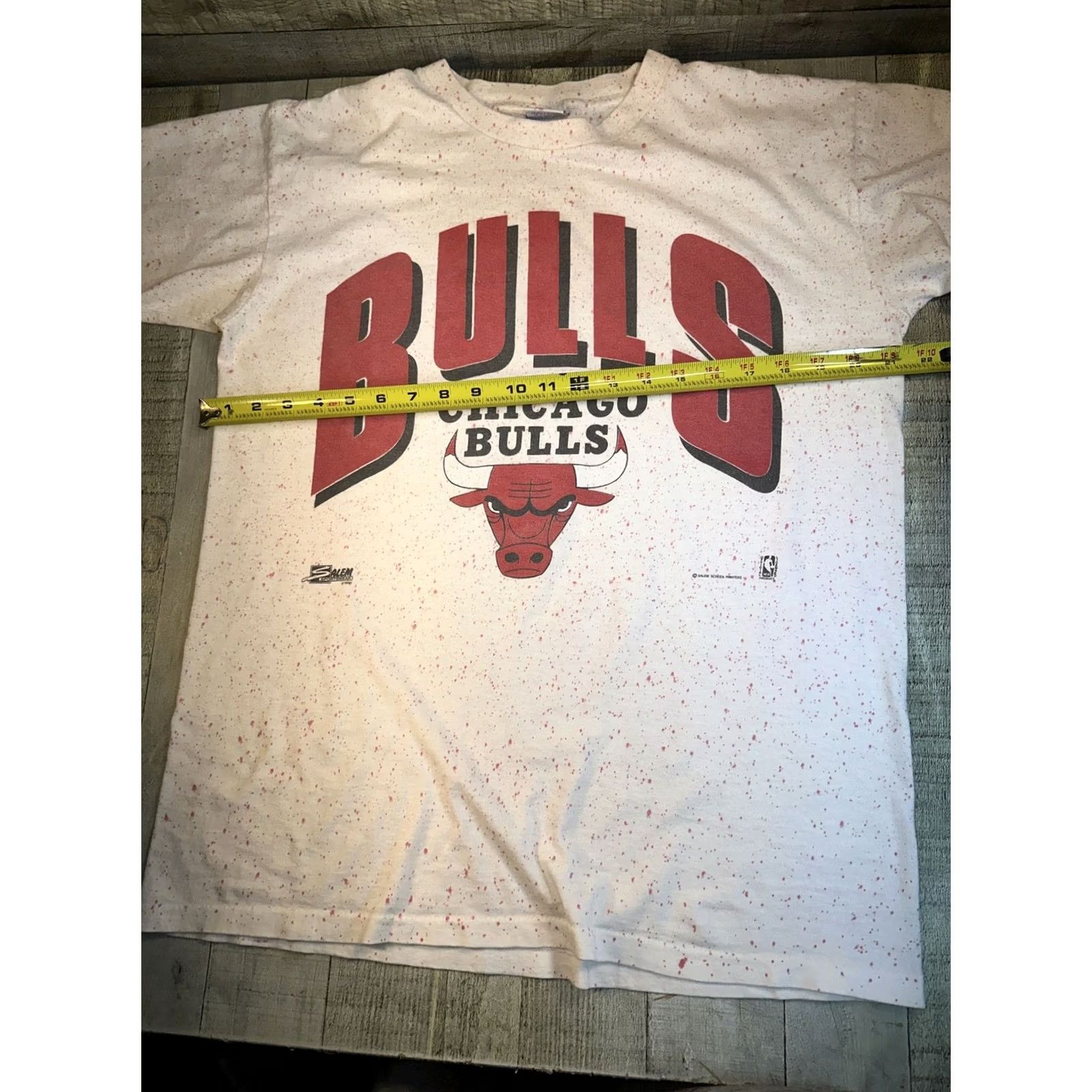Vintage VINTAGE Chicago Bulls Salem Sportswear 1991 White Red Paint Splatter T-Shirt Men L White Bulls Shirt Mens Size US L / EU 52-54 / 3 - 7 Thumbnail
