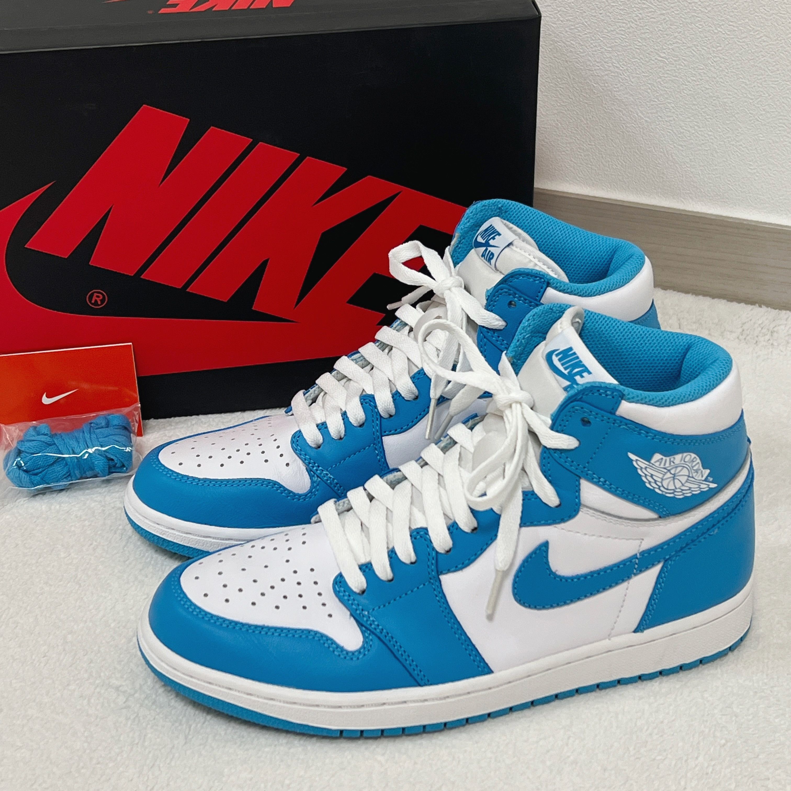 Nike Nike Air Jordan1 Retro High OG UNC (555088-117) Size US 9.5 / EU 42-43 - 1 Thumbnail