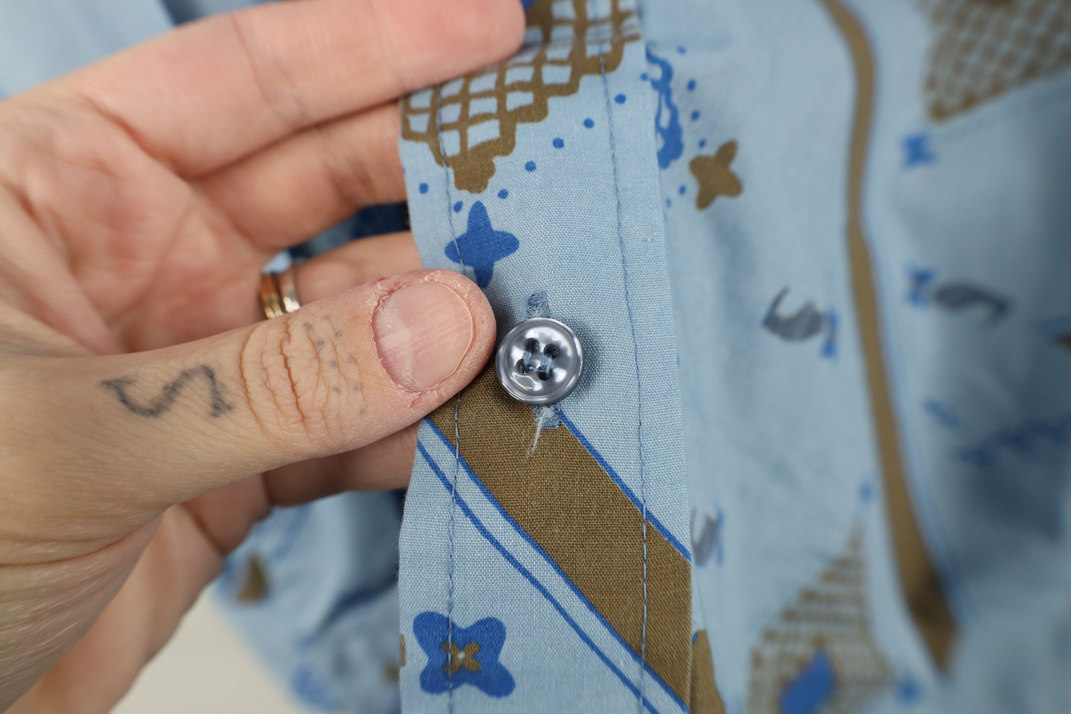 Vintage Vintage 70s Streetwear Geometric Disco Collared Button Shirt Size US L / EU 52-54 / 3 - 6 Thumbnail