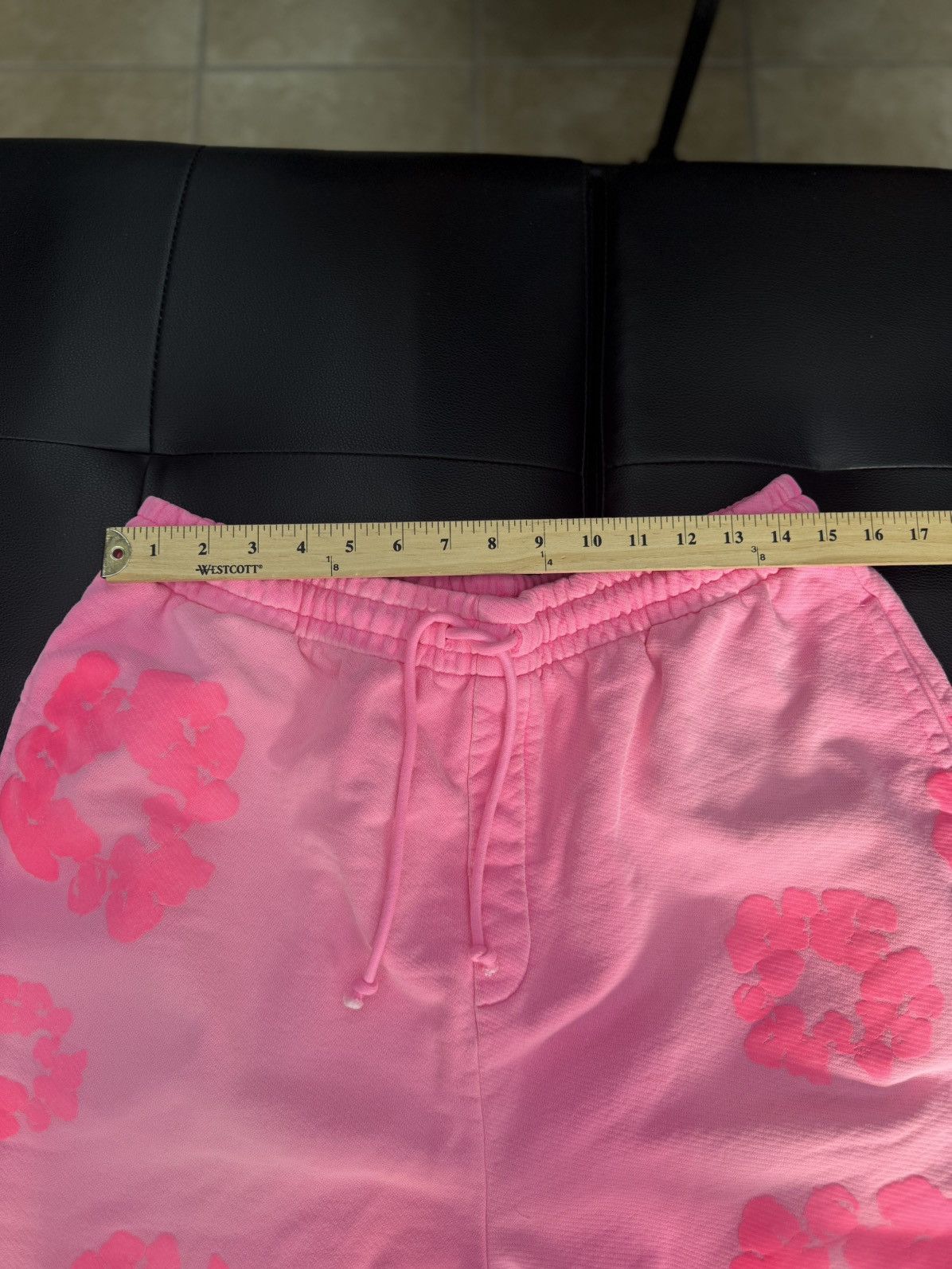 DENIM TEARS Denim Tears 2025 Cotton Wreath Shorts Pink Size Large Size US 34 / EU 50 - 7 Thumbnail