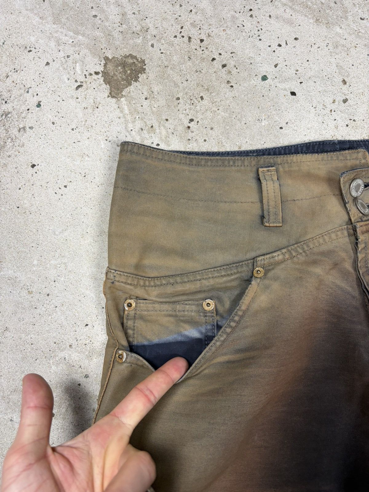 Dolce & Gabbana FW 2003 Dolce & Gabbana Utility Bronze Gradient Cargo Pants Size US 30 / EU 46 - 11 Thumbnail