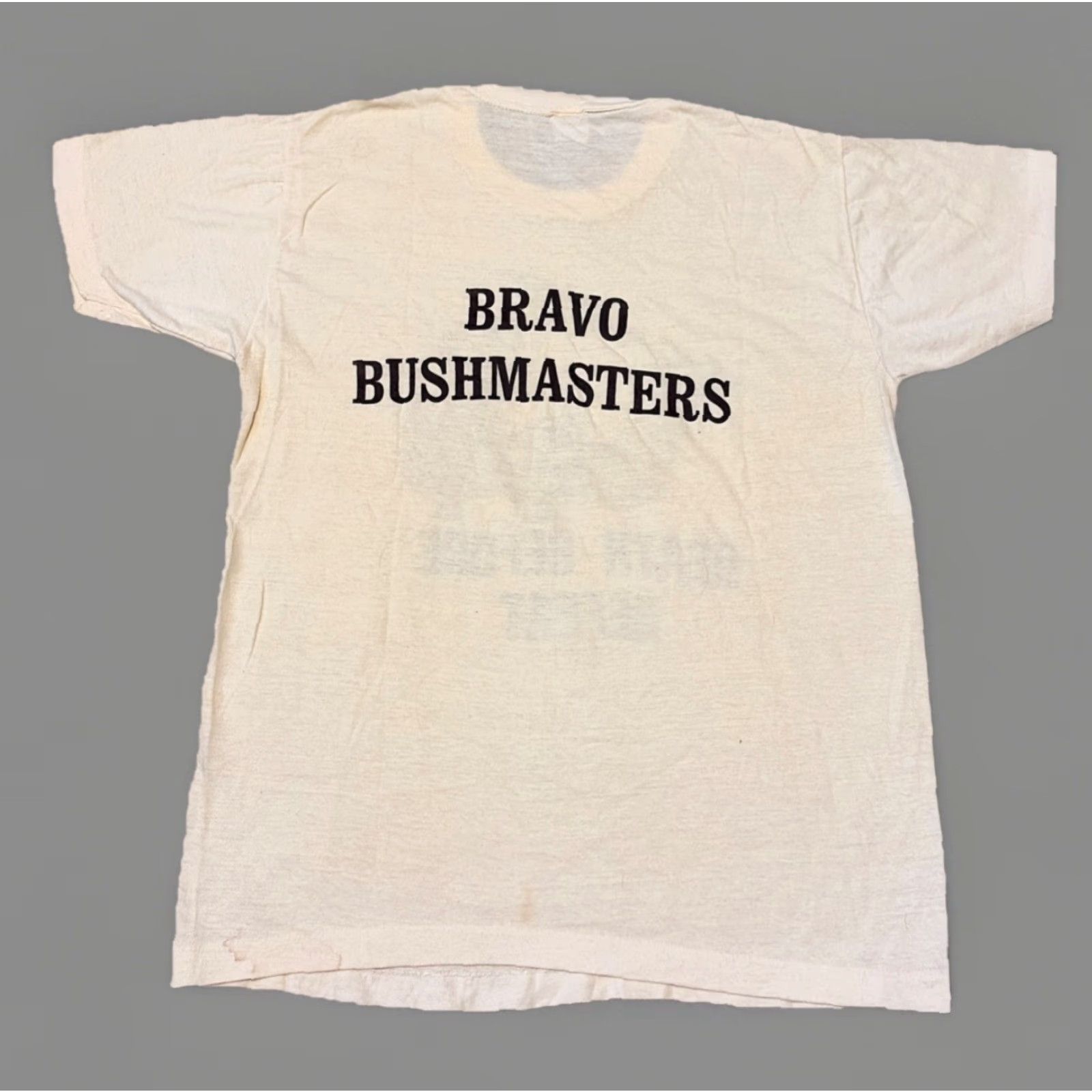 Vintage VINTAGE Death Before Defeat Army Military Bravo Bushmasters White T-Shirt 70s L Size US L / EU 52-54 / 3 - 2 Thumbnail