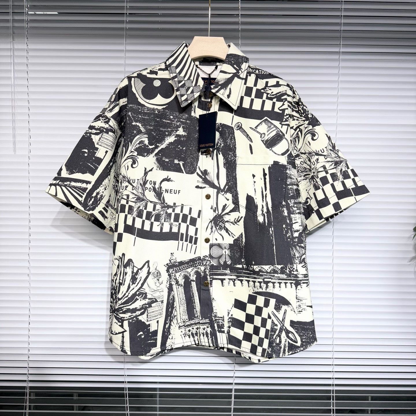 Louis Vuitton LV Denim Short-Sleeve Shirt Size US L / EU 52-54 / 3 - 1 Thumbnail