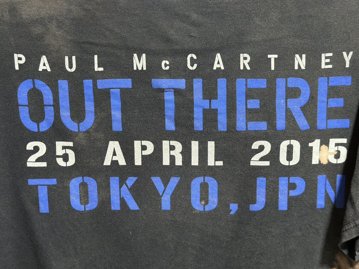 Band Tees × Vintage Vintage Paul Mc Cartney Out There Japan 2015 Sun Faded Tee Size US L / EU 52-54 / 3 - 6 Thumbnail