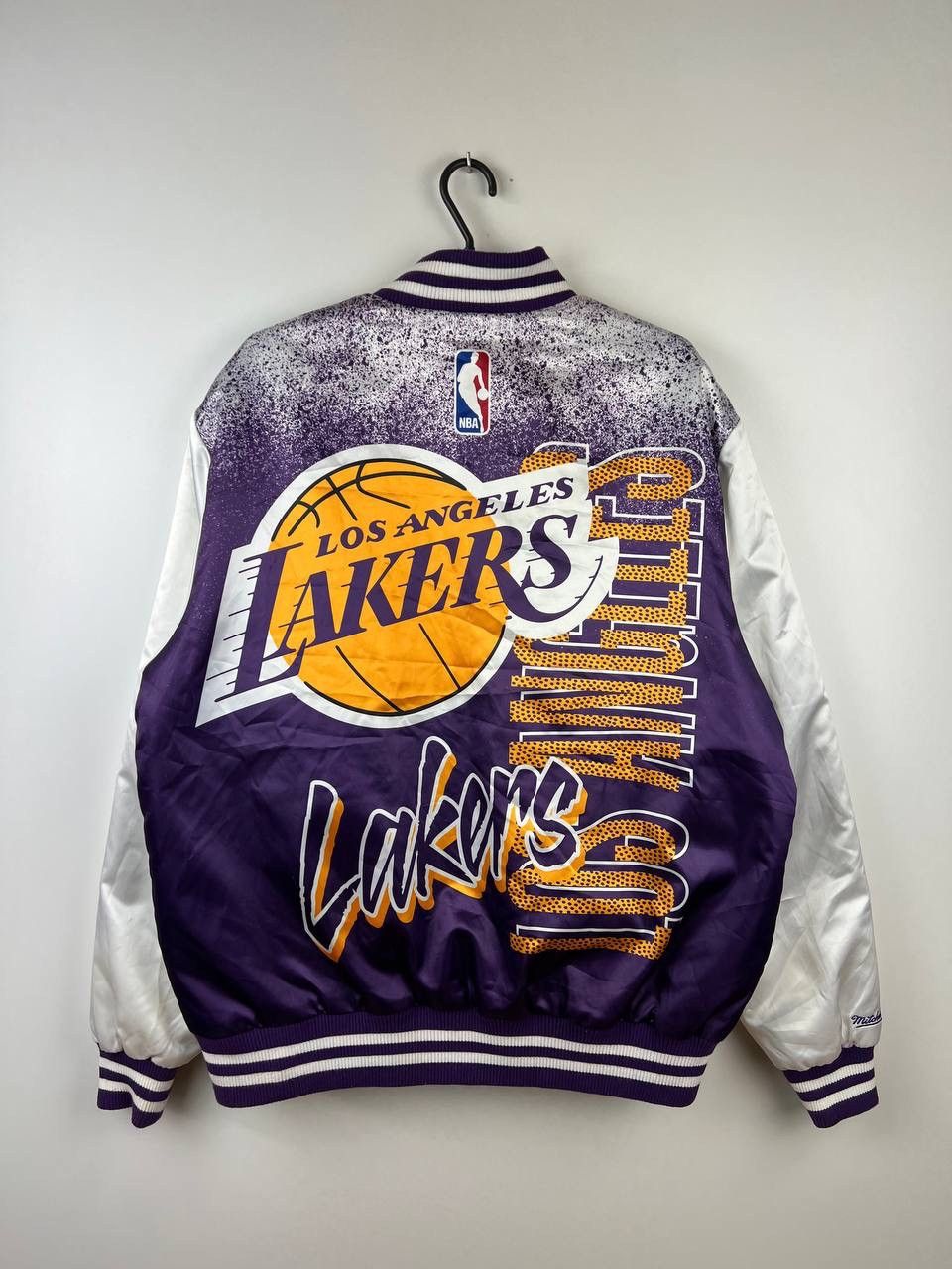 NBA Lakers Michell Ness NBA bomber jacket size L Size US L / EU 52-54 / 3 - 1 Thumbnail