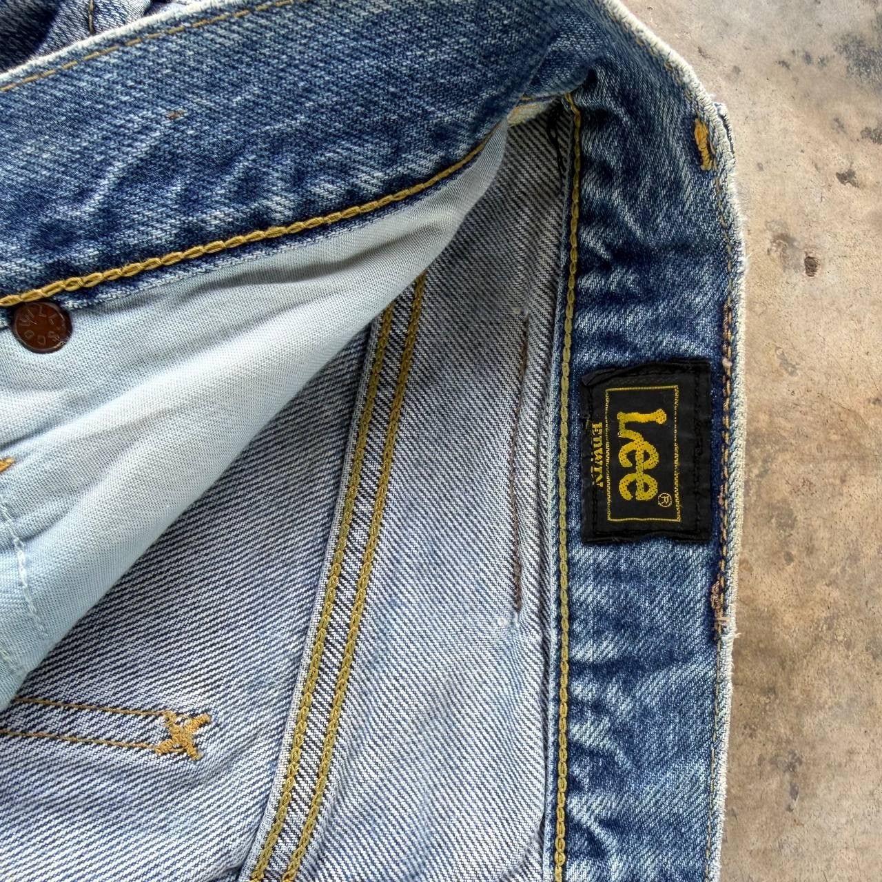 Lee Vintage 90s LEE RIDERS Japan Faded Bluewash Light Whiskering Size US 28 / EU 44 - 9 Thumbnail